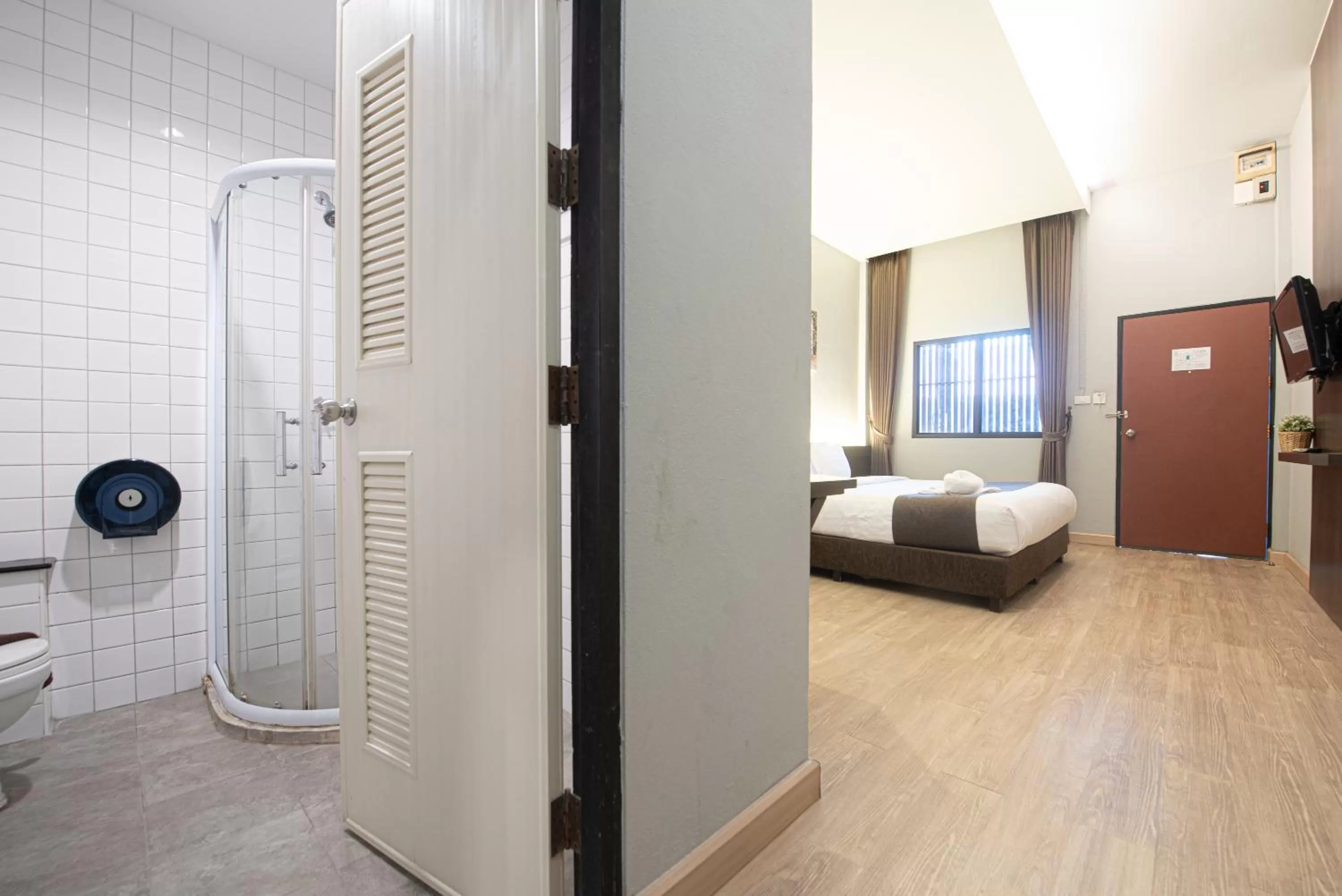 Bathroom, Bed in Tarnsiri Boutique Resort