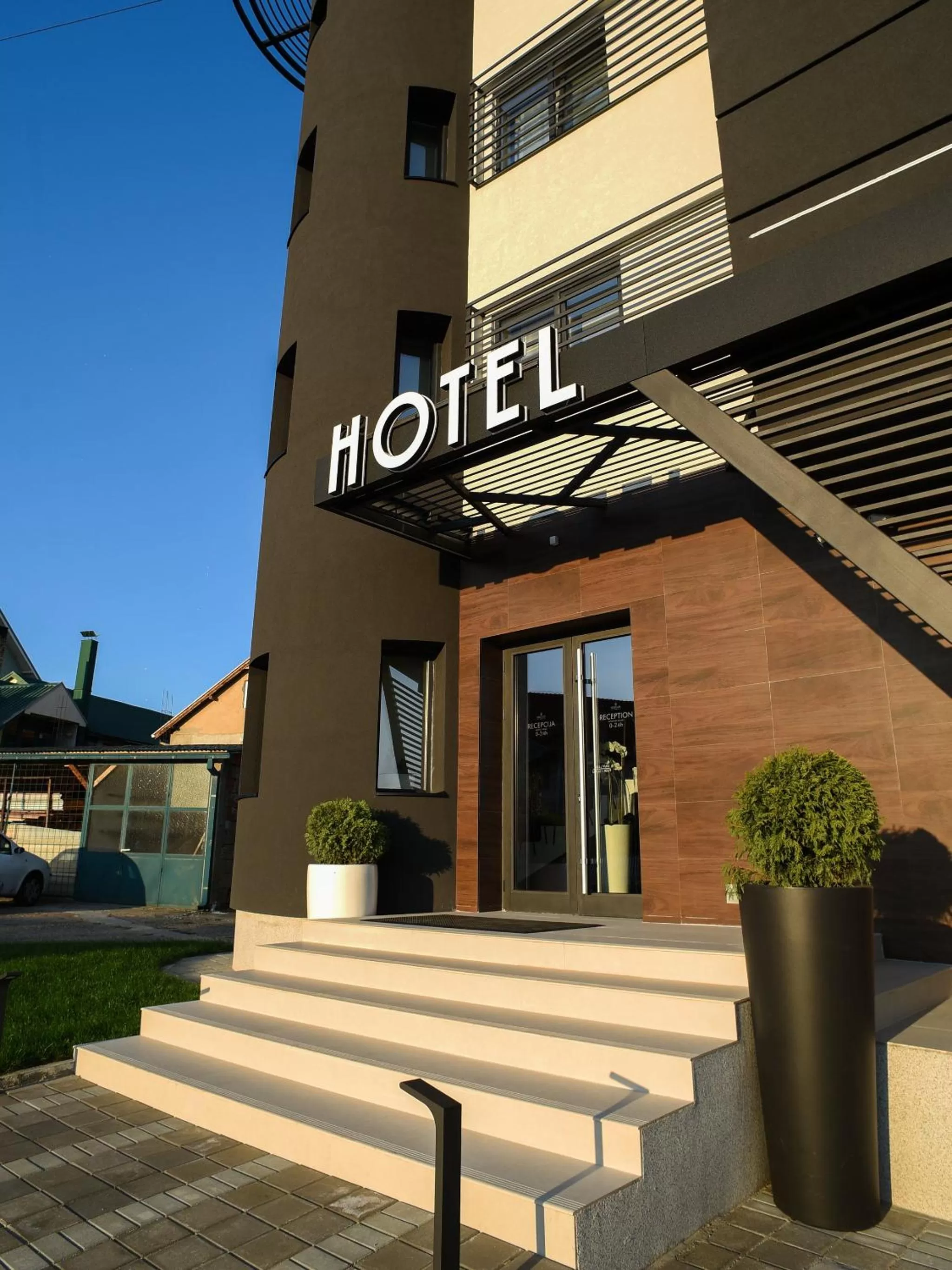 Facade/entrance in Hotel Ideo Lux