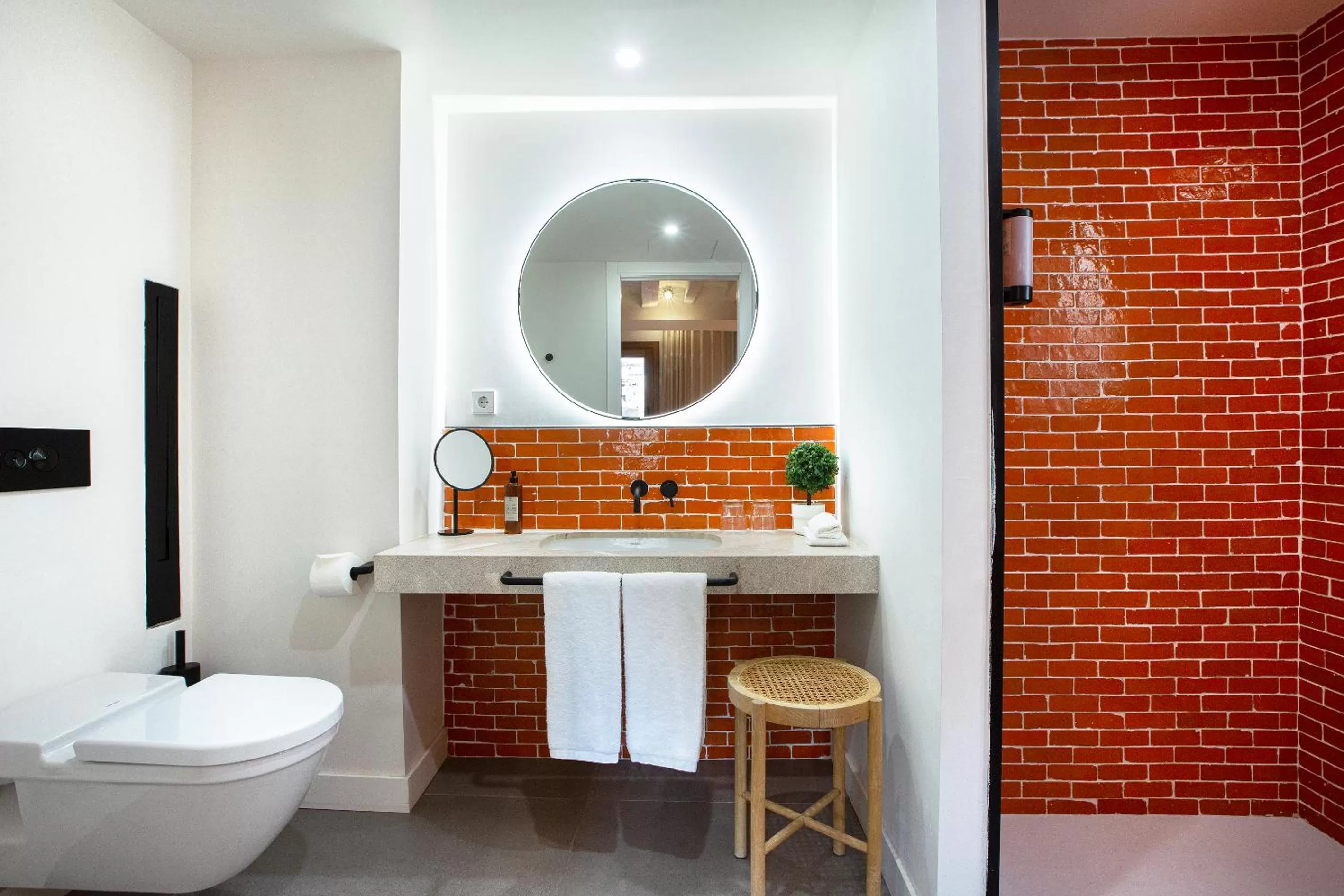 Shower in Samaritana Suites