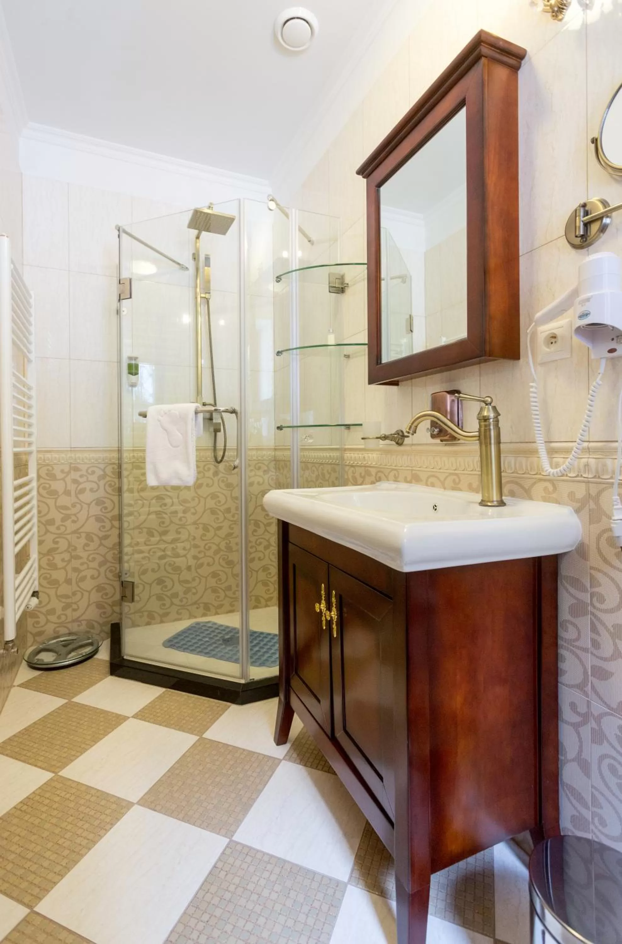 Shower in Zámek Lužec Spa & Wellness Resort