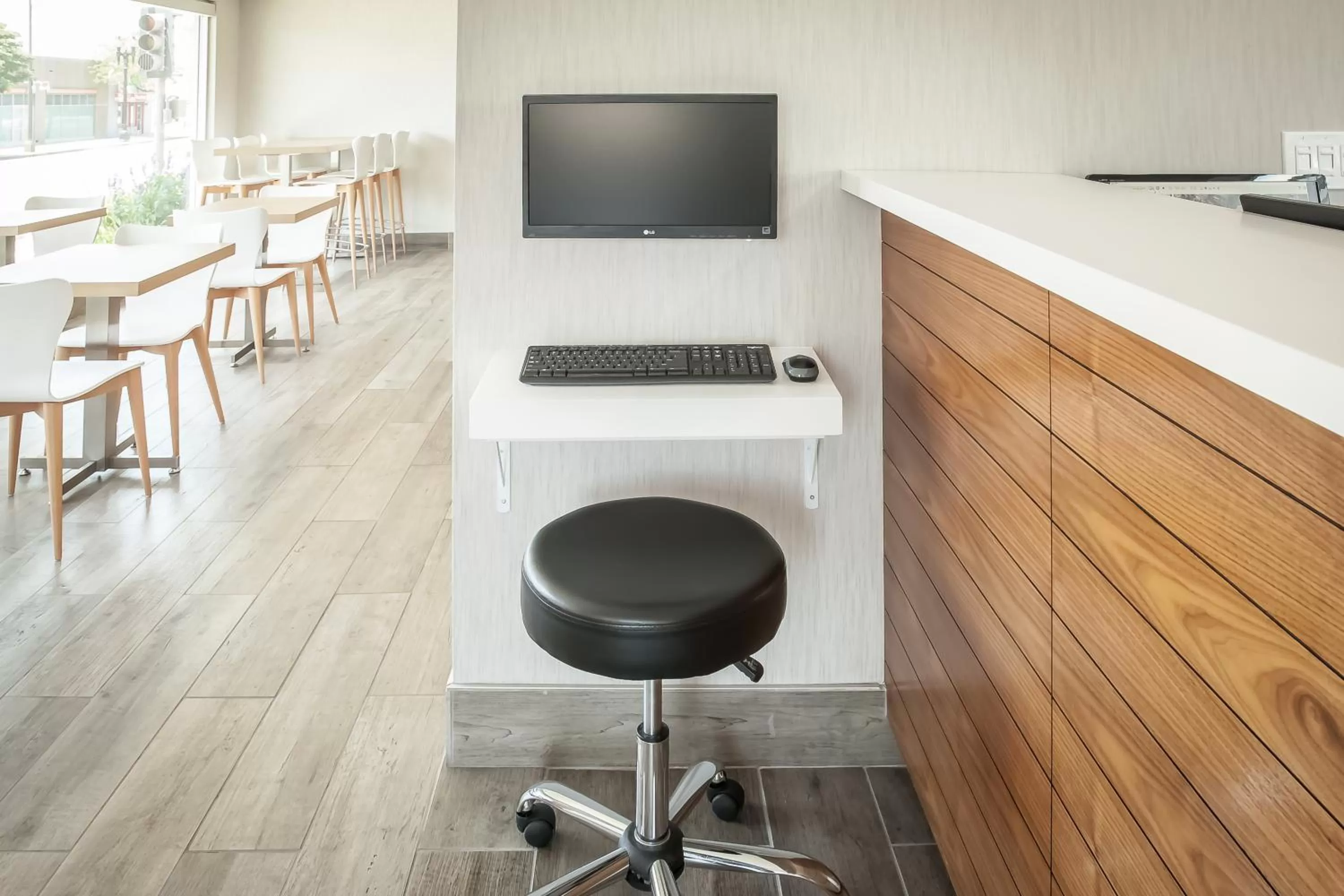 Area and facilities in Pasadena Rose & Crown Hotel