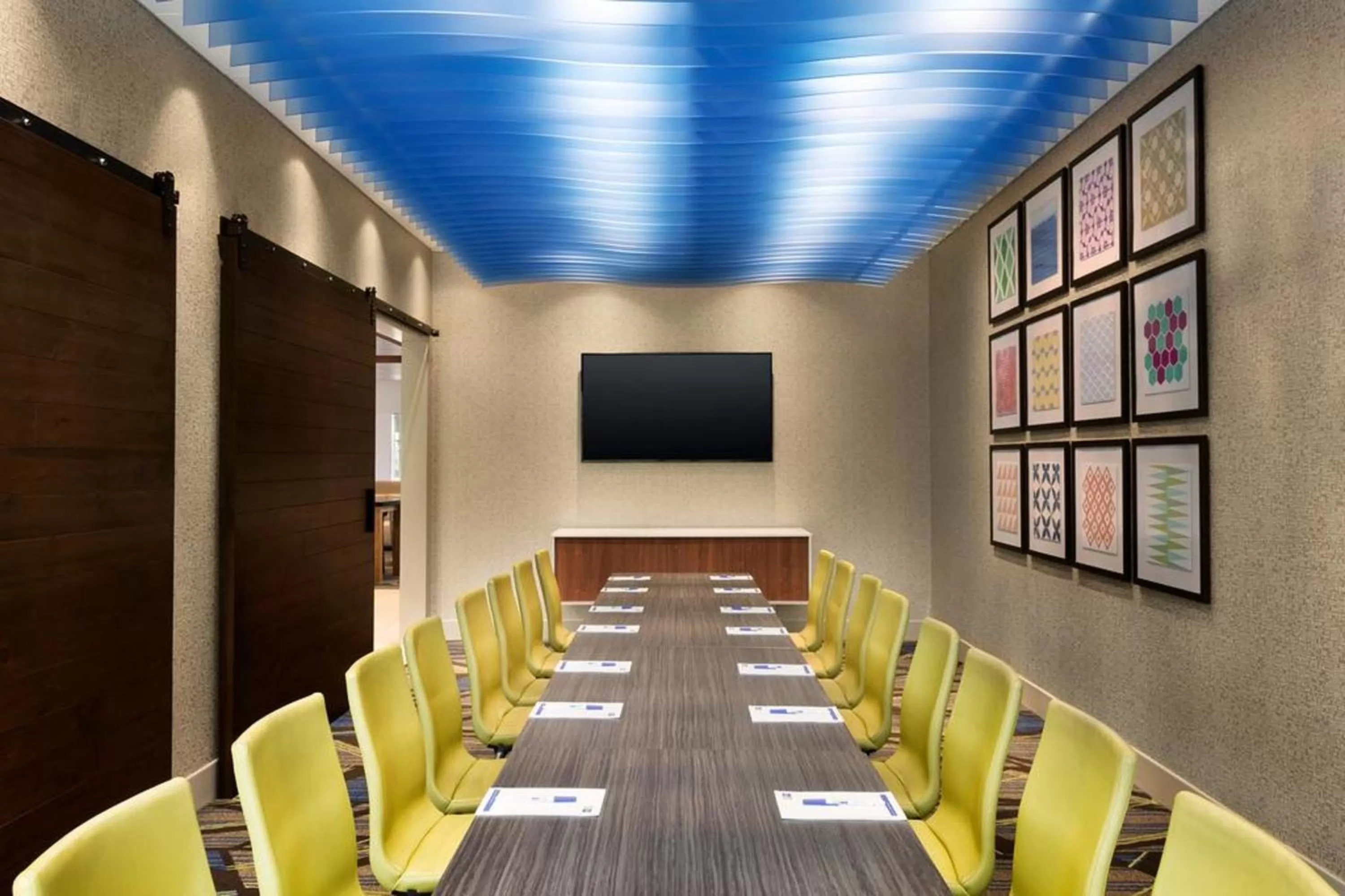 Meeting/conference room in Holiday Inn Express Hotel & Suites Tipp City by IHG