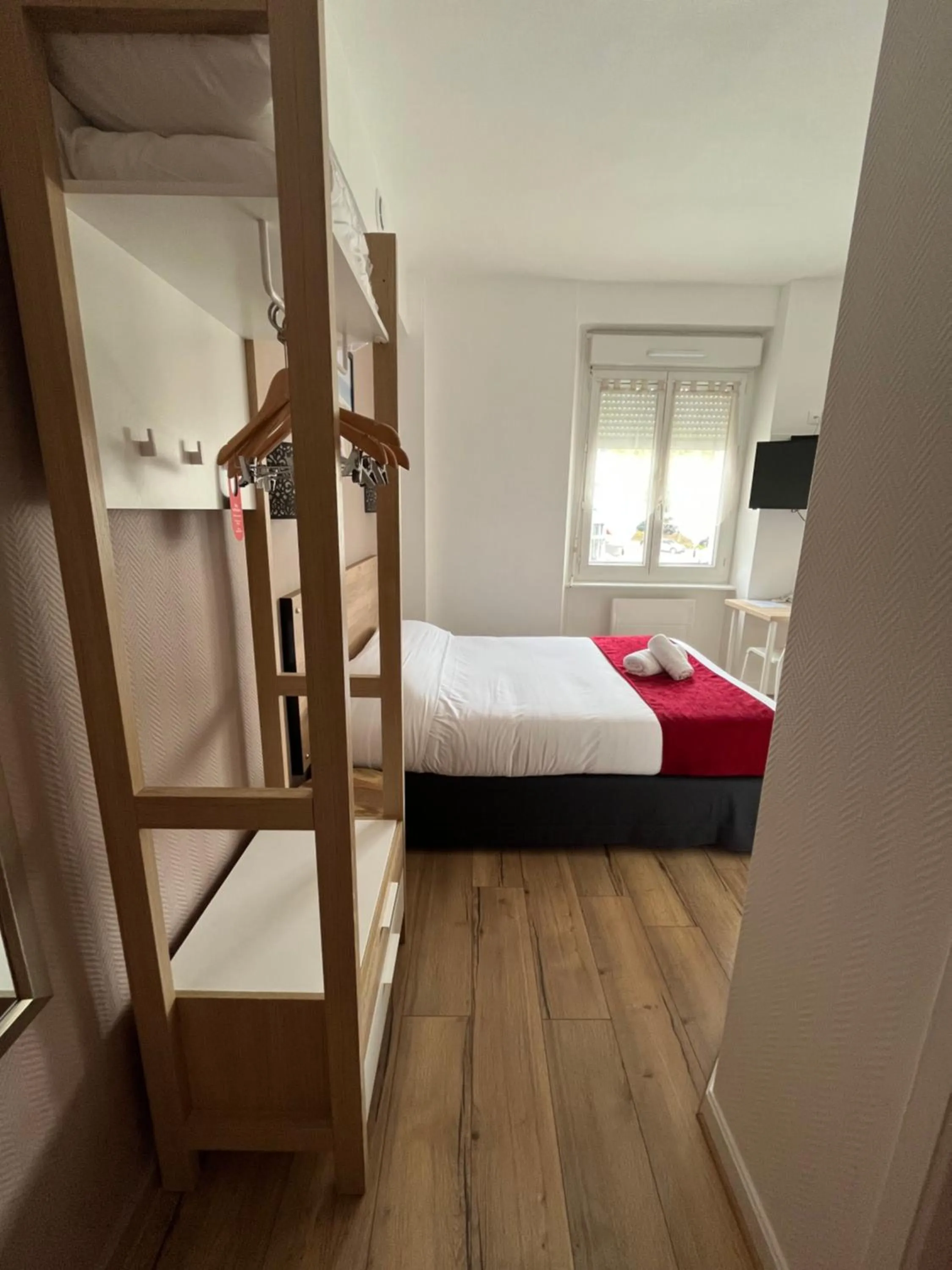 Bedroom, Bed in Hôtel Agena