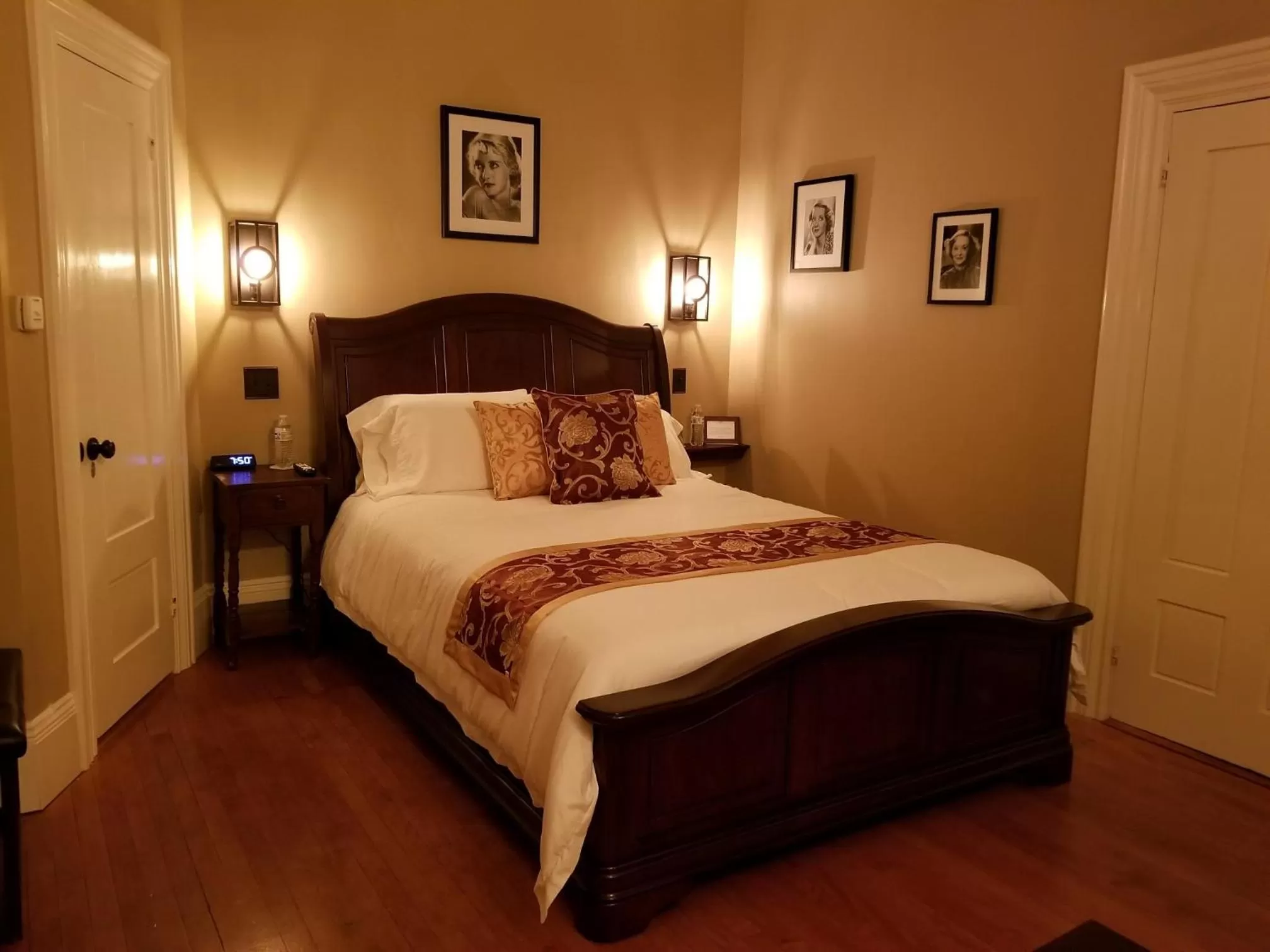 Bed in Blackberry Inn