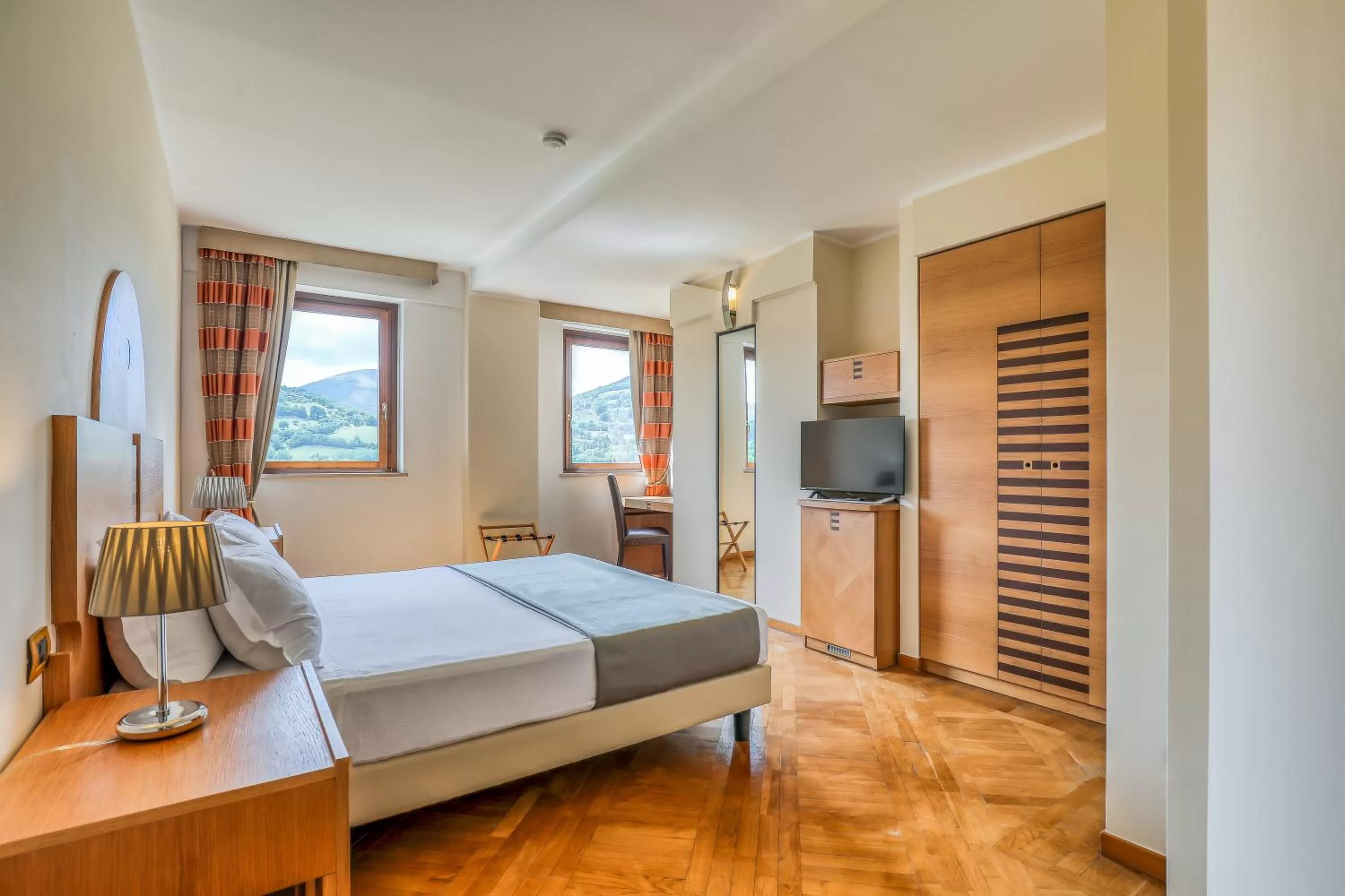 Photo of the whole room, Bed in Hotel PentHouse