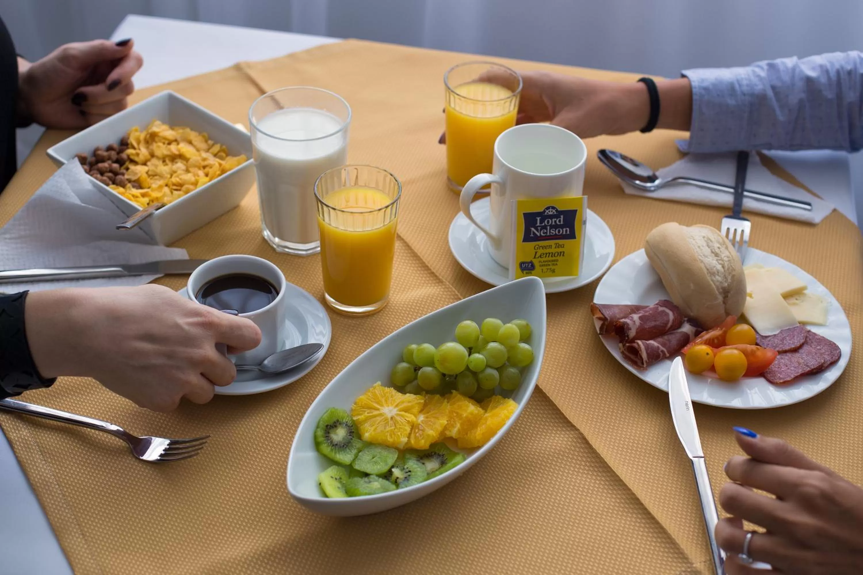 Food and drinks in B Gold Luxury rooms B&B