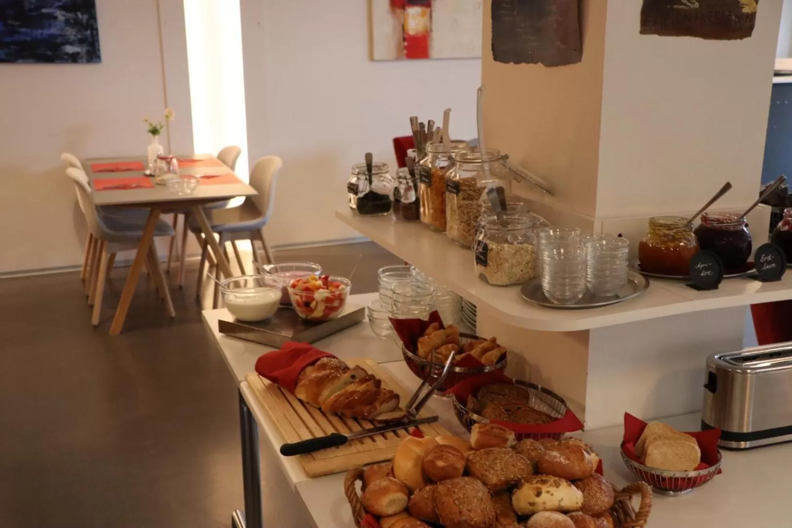 Buffet breakfast in Hotel Holzscheiter