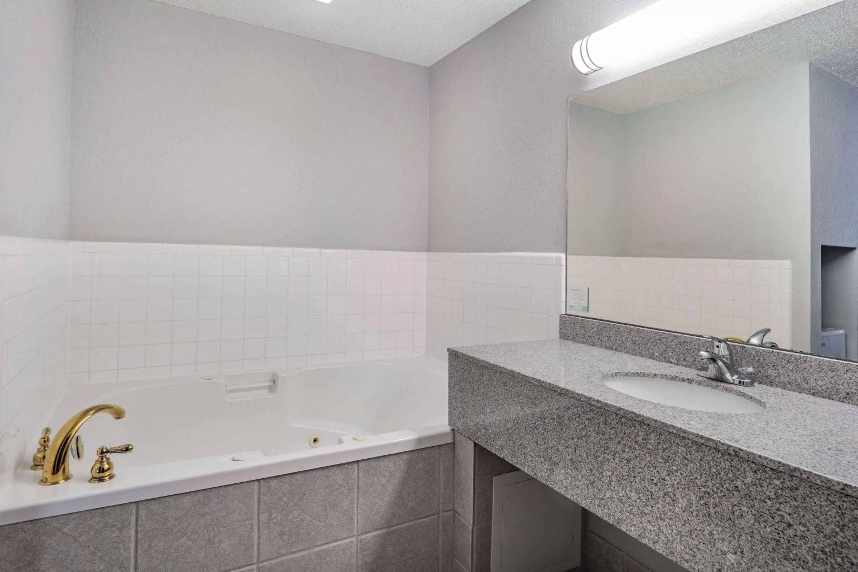 TV and multimedia in Ramada by Wyndham Keystone Near Mt Rushmore