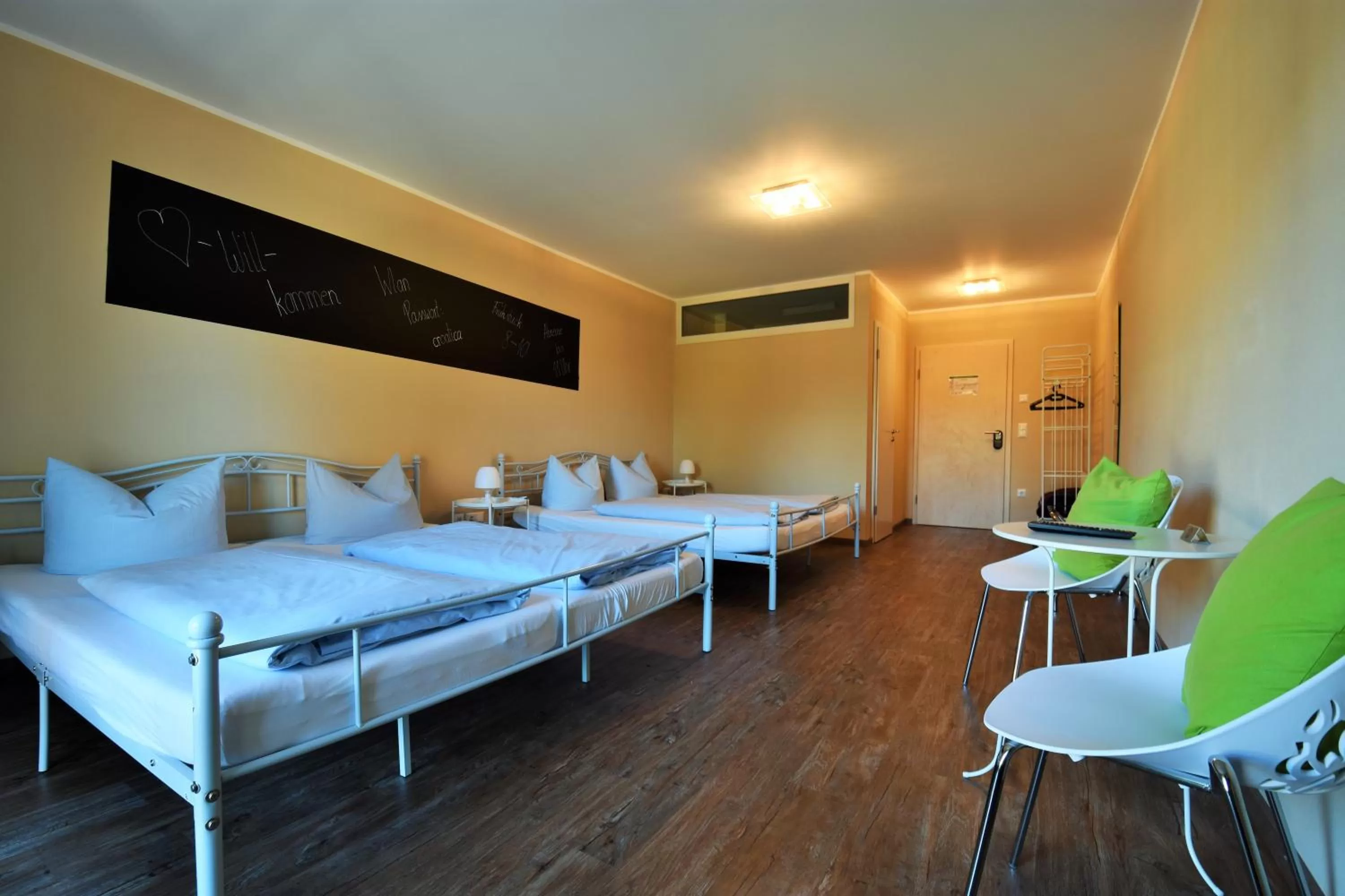 Photo of the whole room, Bed in Motel Füssen im Allgäu