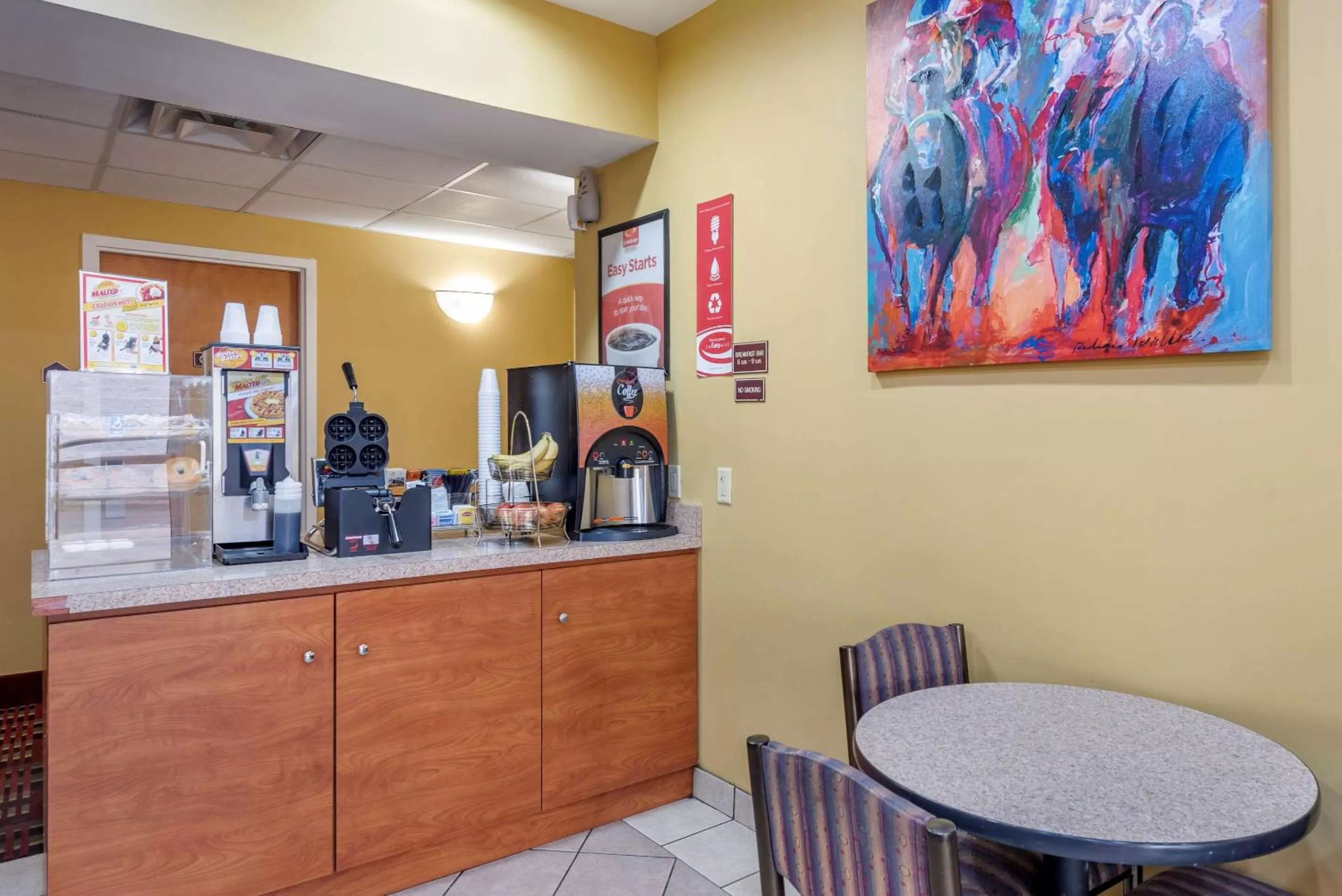 Restaurant/places to eat in Econo Lodge Louisville Airport