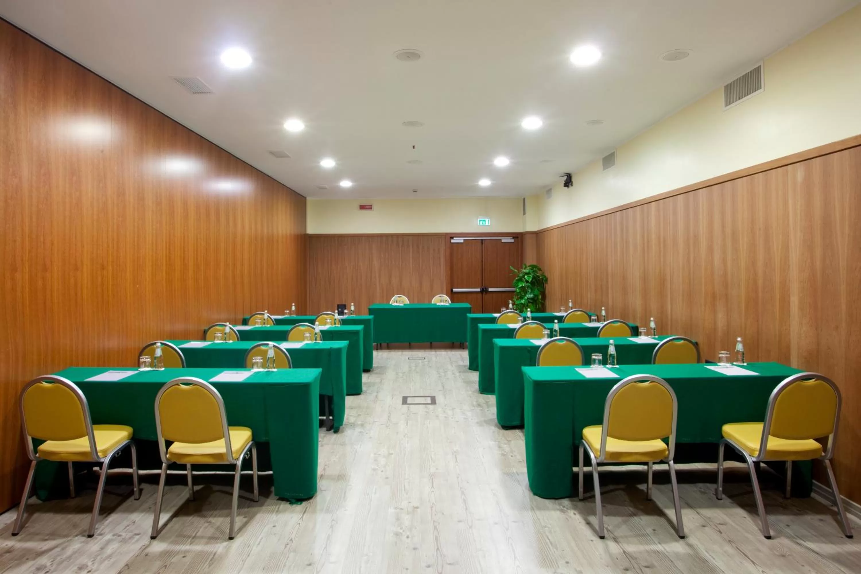 Meeting/conference room in Holiday Inn Cagliari by IHG