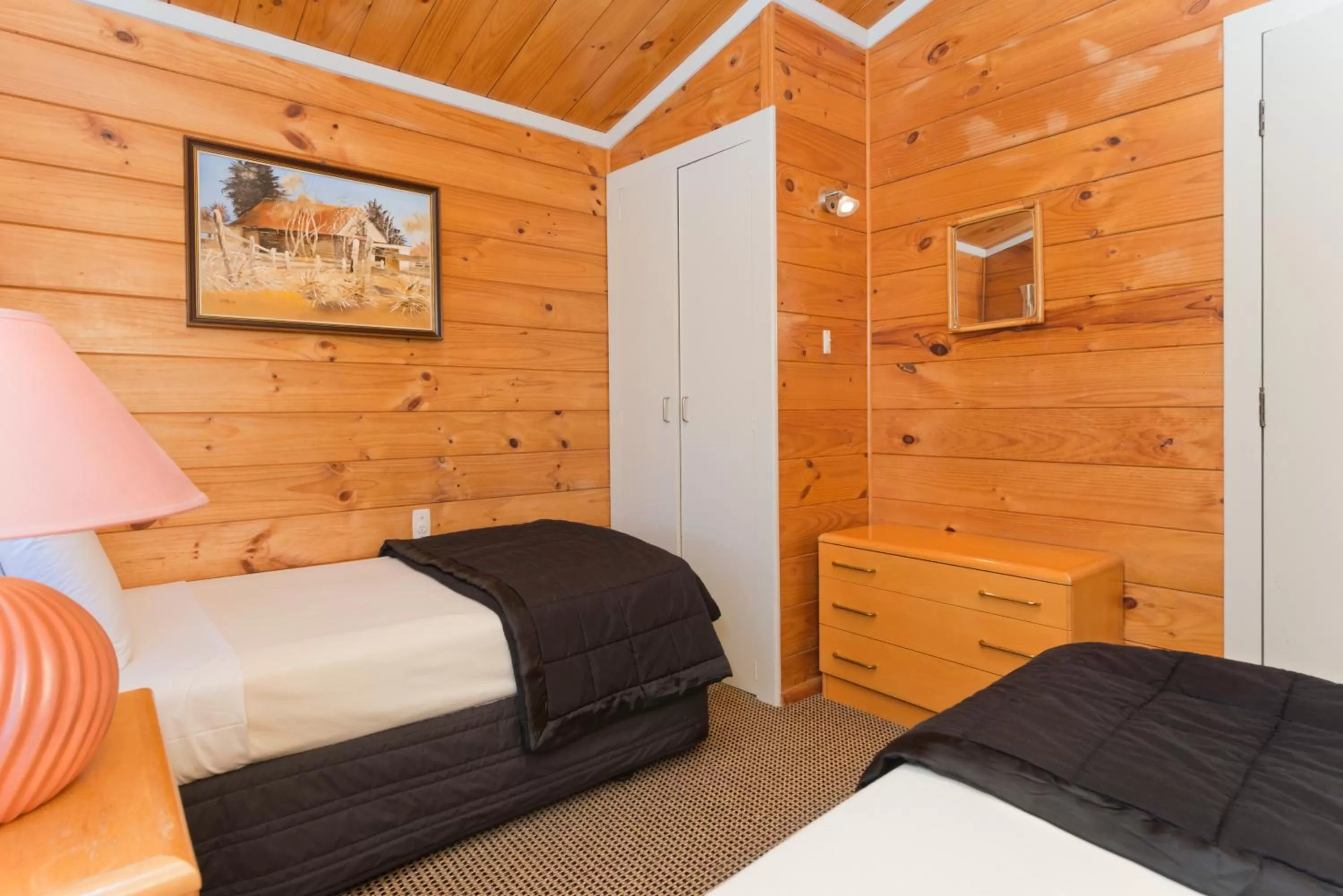 Photo of the whole room, Bed in Oasis Beach Motel