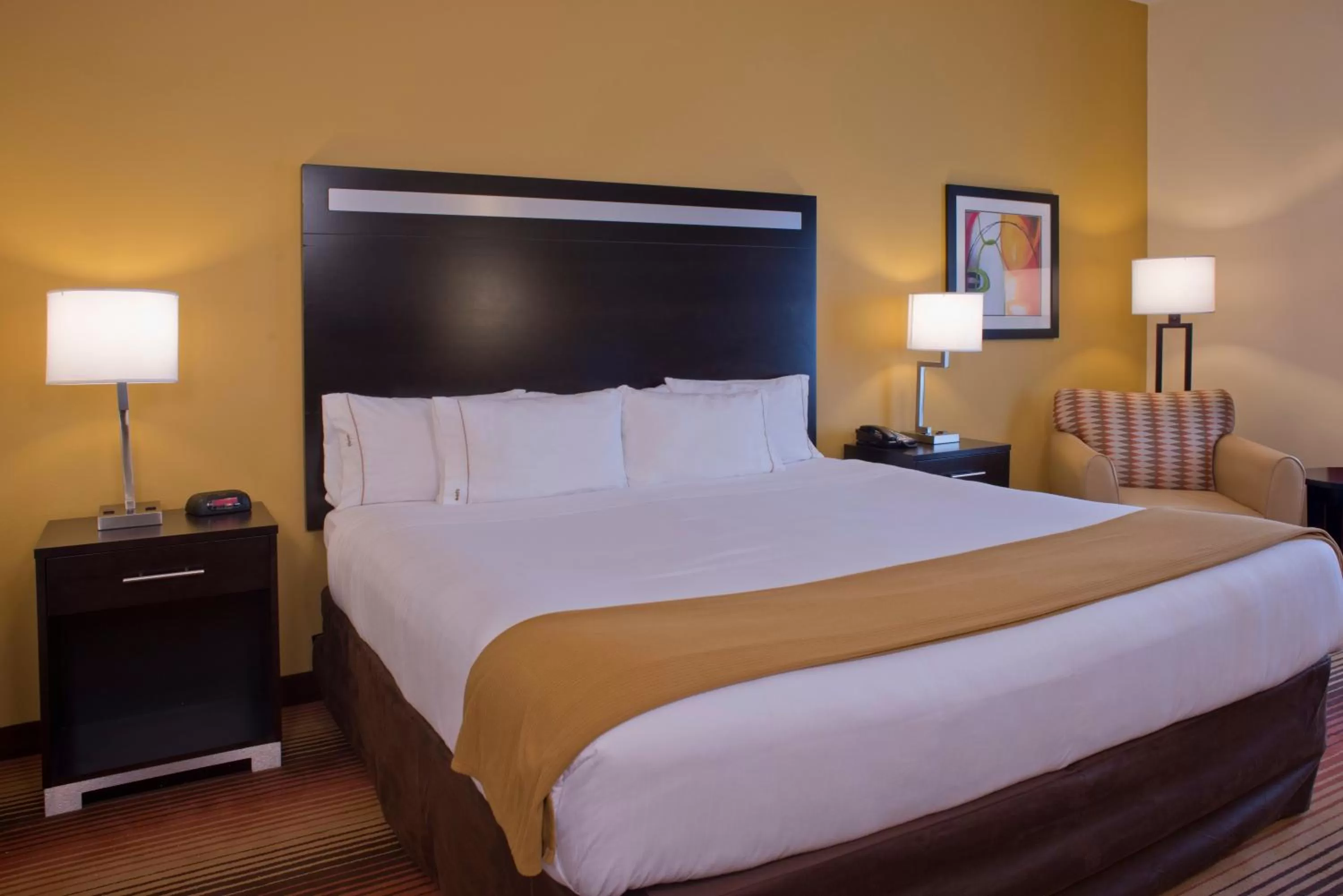 Photo of the whole room, Bed in Holiday Inn Express Hotel & Suites Prattville South by IHG