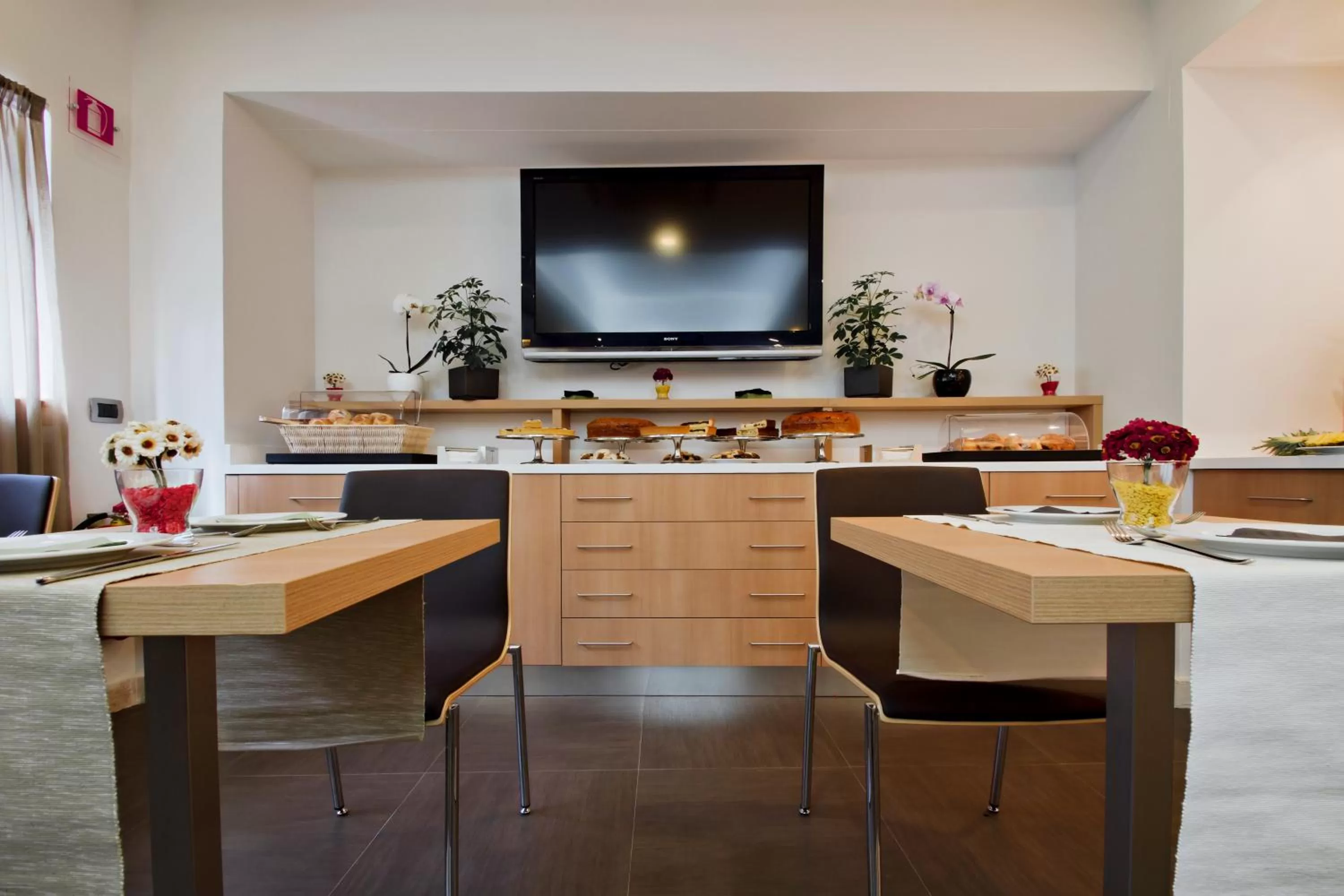 Restaurant/places to eat in Hotel Gravina San Pietro