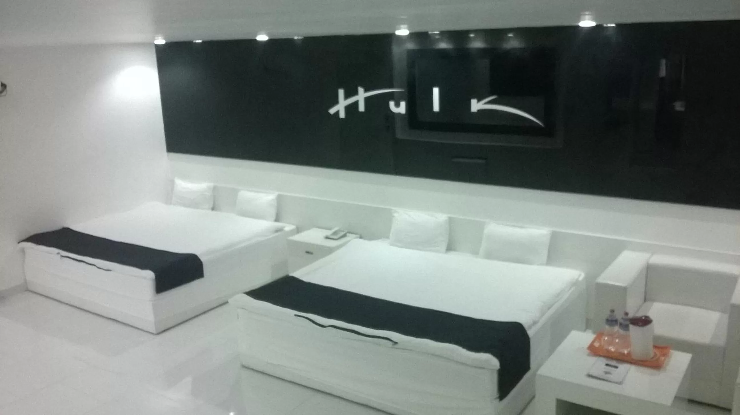 Bedroom, Bed in Hotel Hulk