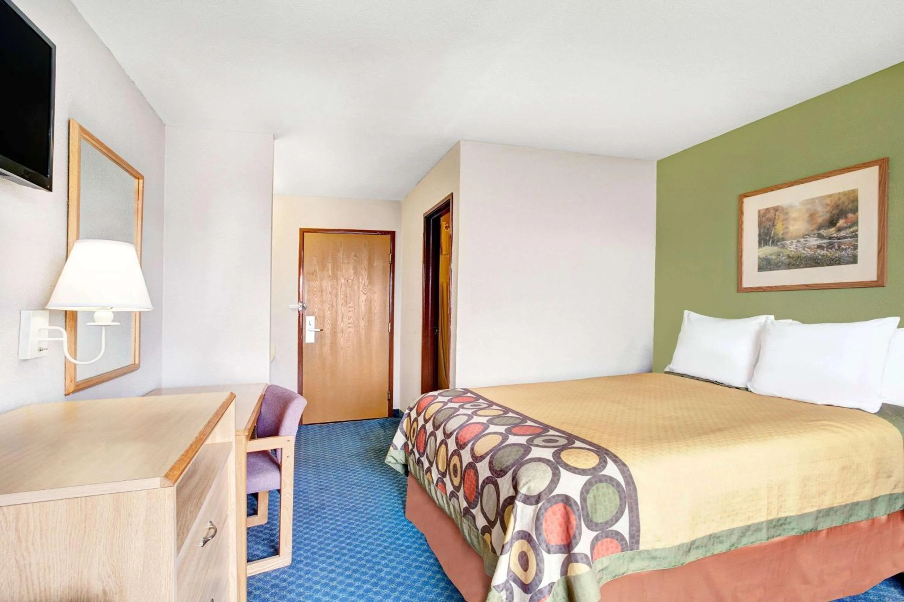 Photo of the whole room, Bed in Super 8 by Wyndham West Memphis