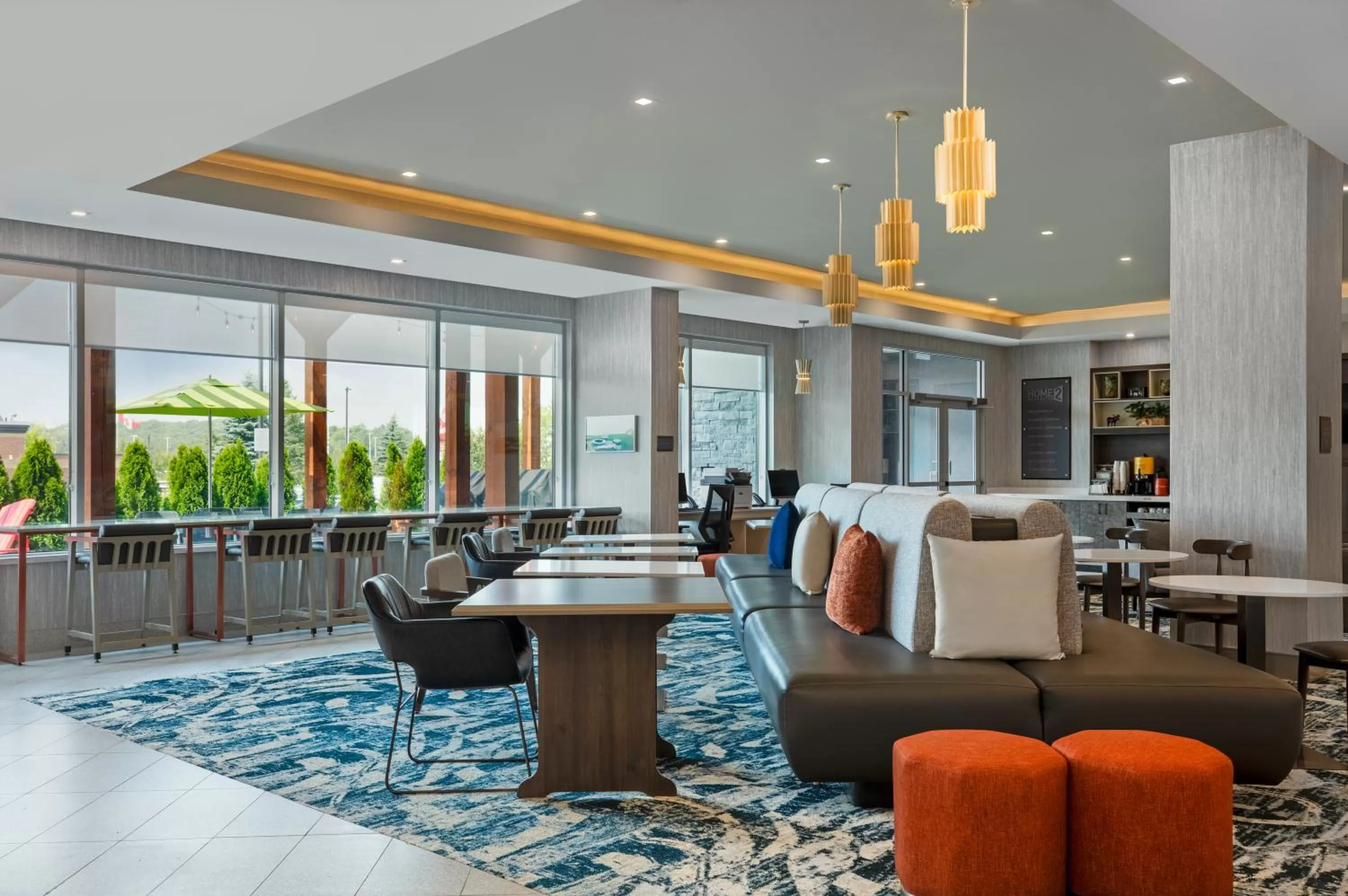 Communal lounge/ TV room in Home2 Suites By Hilton Huntsville