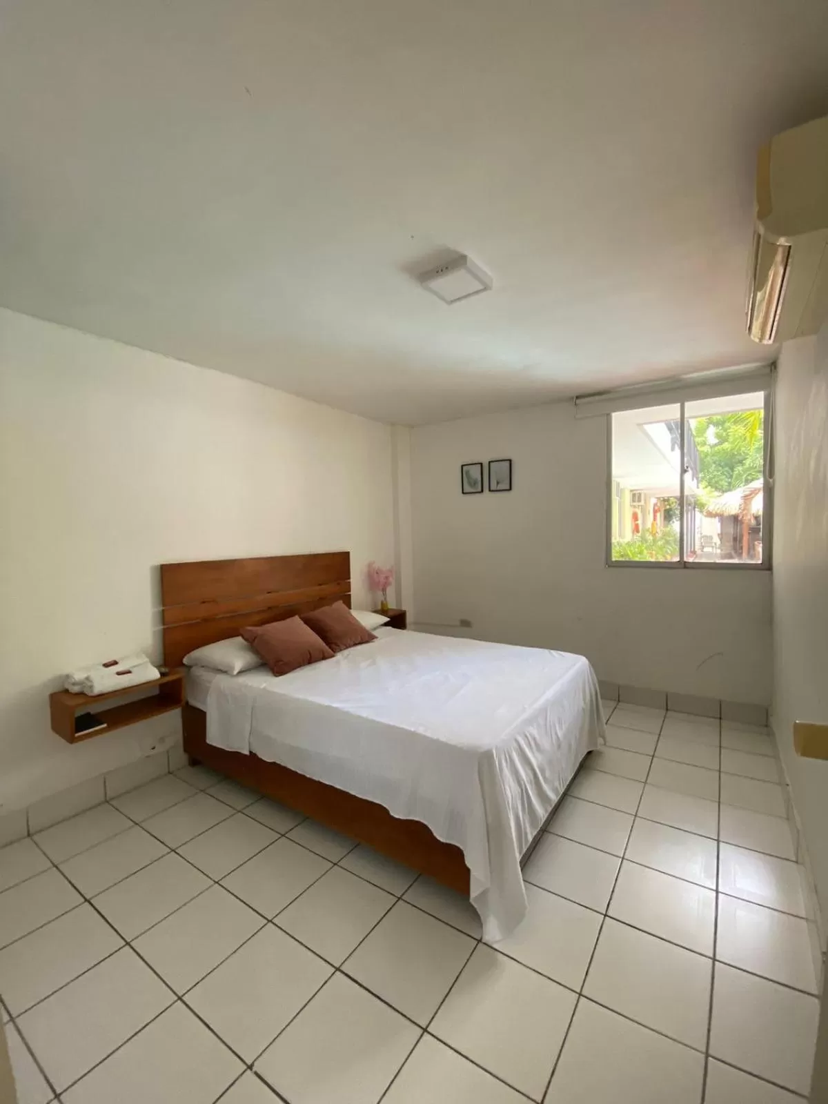 Bed in Najhomi Beach