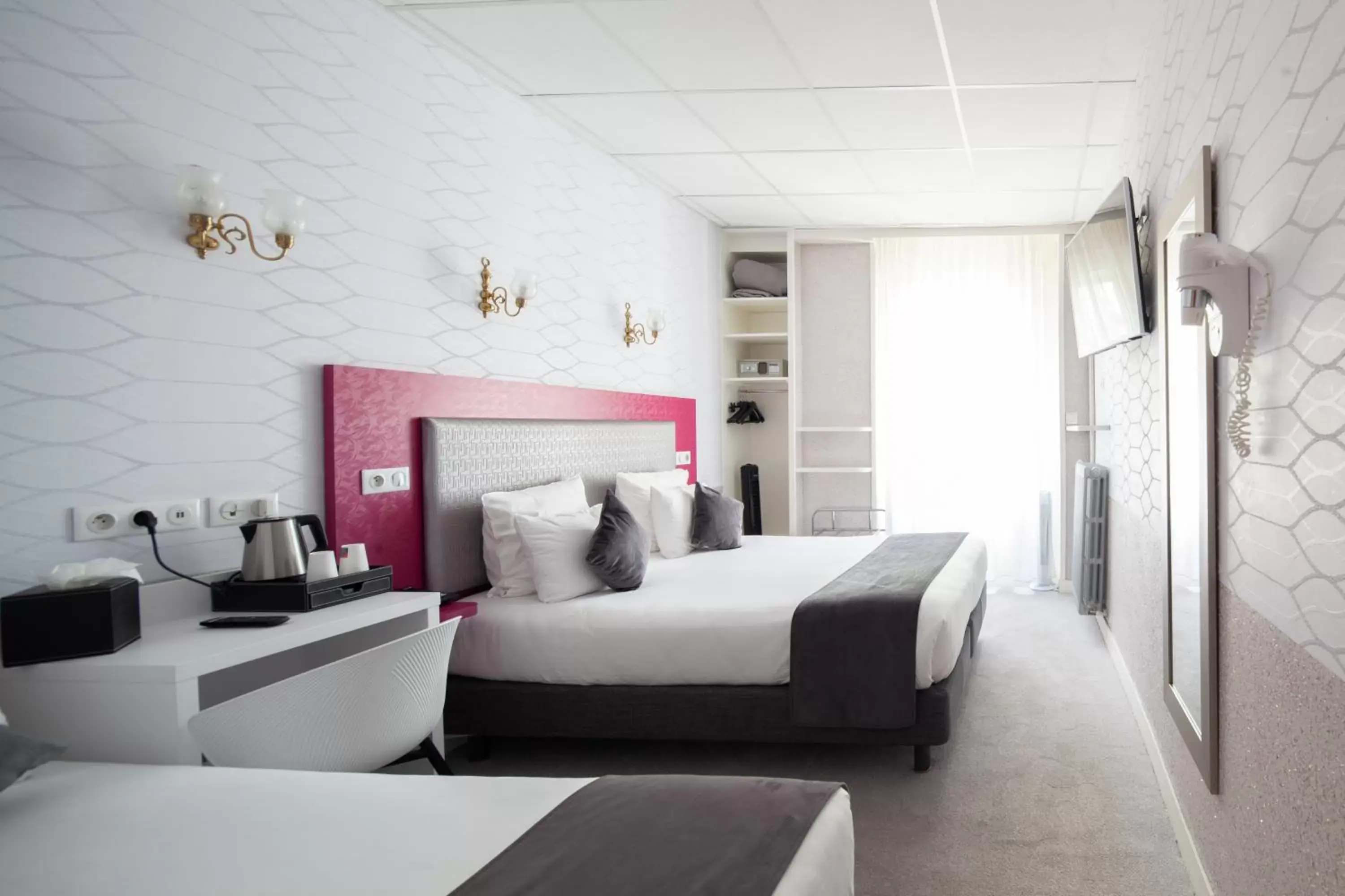 Triple Room in HOTEL DE PARIS MONTPARNASSE Triple Room in HOTEL DE PARIS MONTPARNASSE