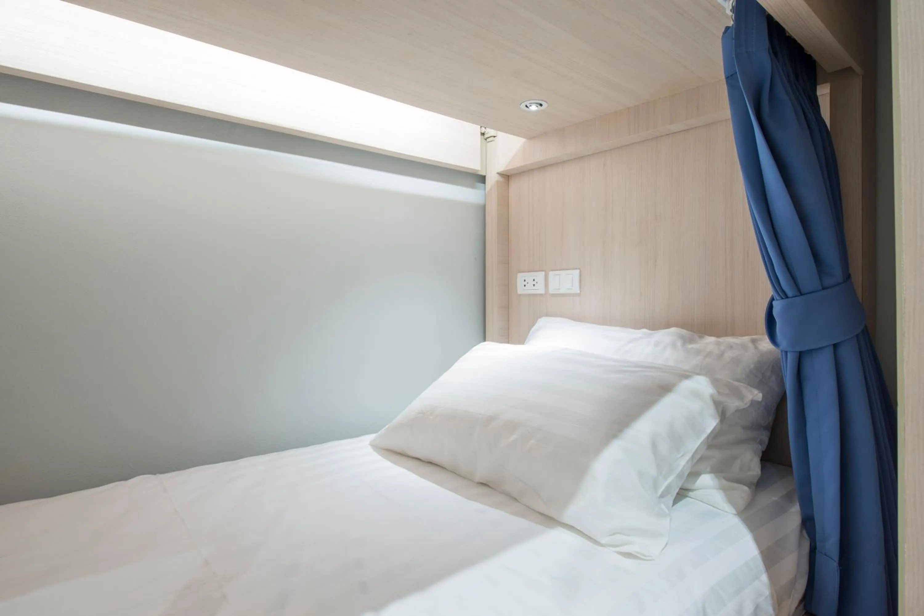 Bed in Kinnon Deluxe Hostel Coworking Cafe