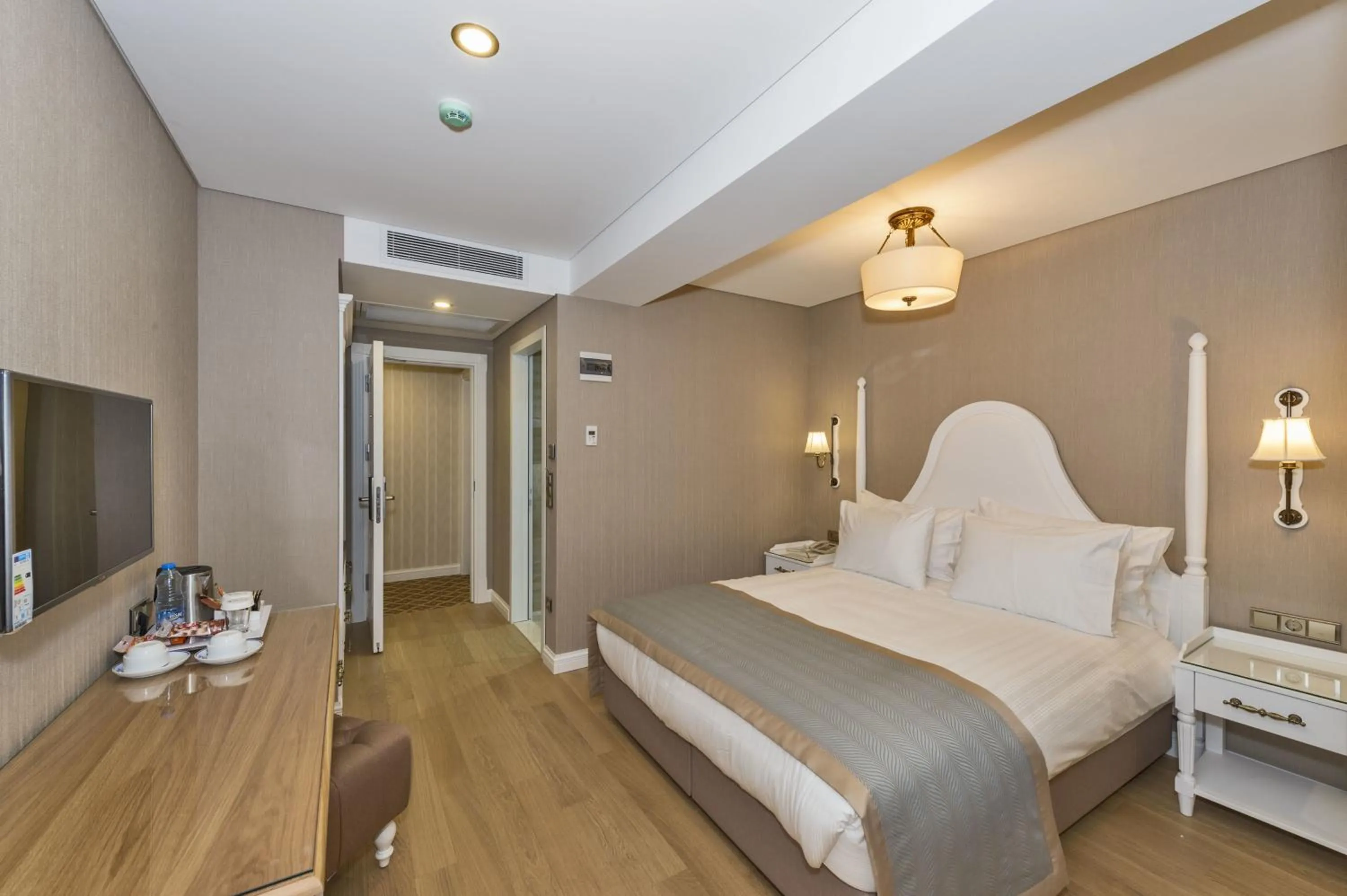 Photo of the whole room, Bed in Hanna Hotel