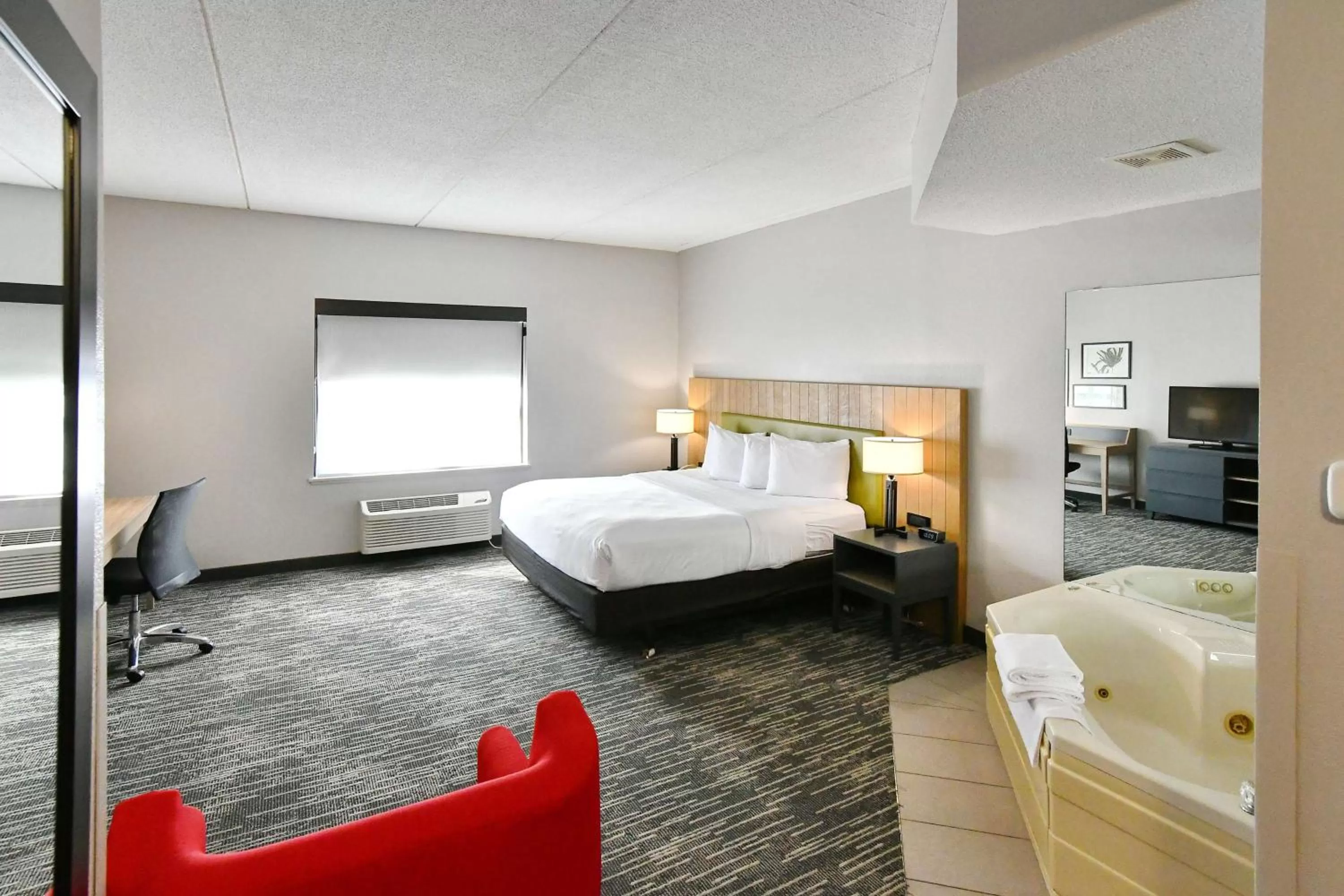 Photo of the whole room in Country Inn & Suites by Radisson, Mount Morris, NY