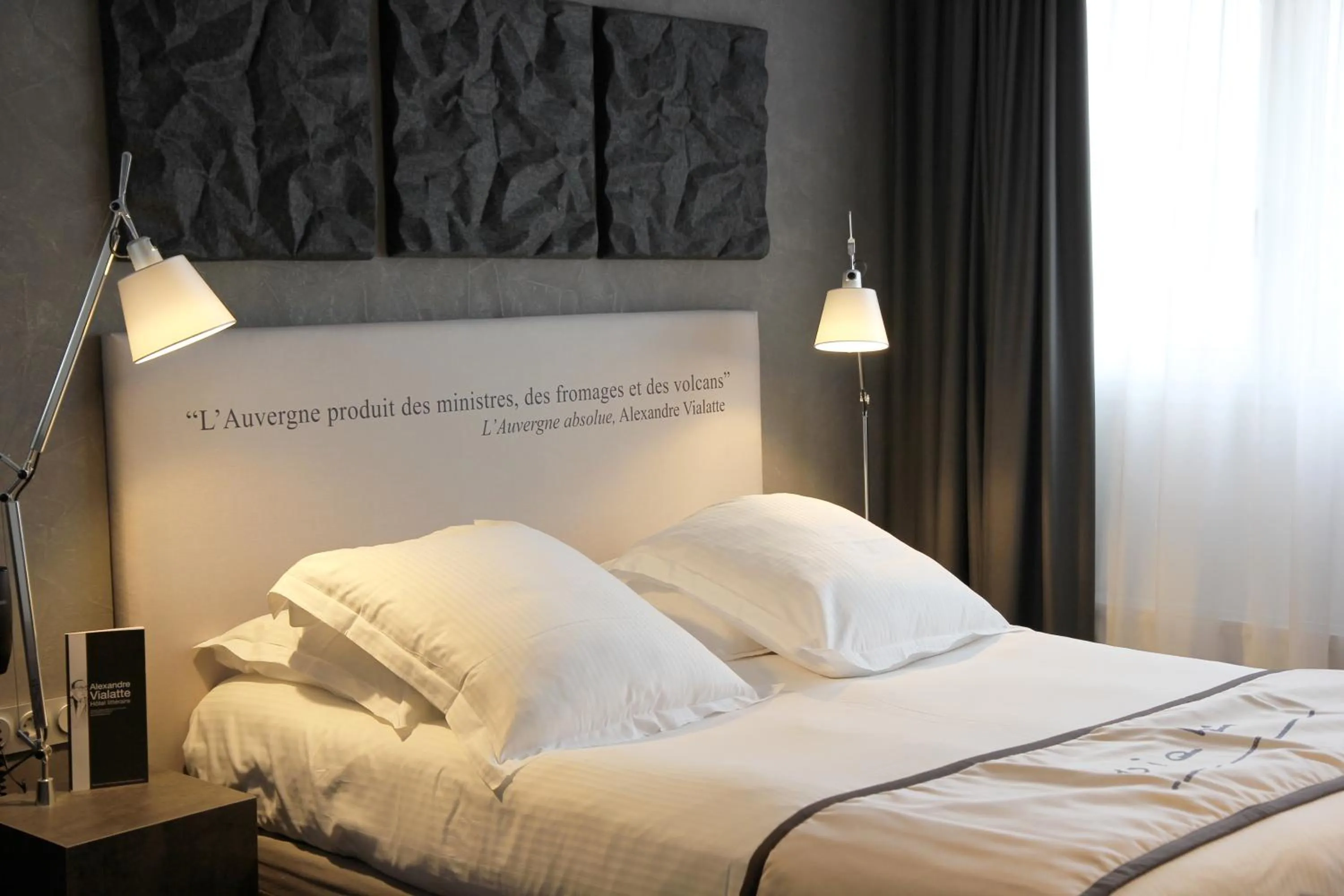 Photo of the whole room, Bed in Hotel Litteraire Alexandre Vialatte, BW Signature Collection