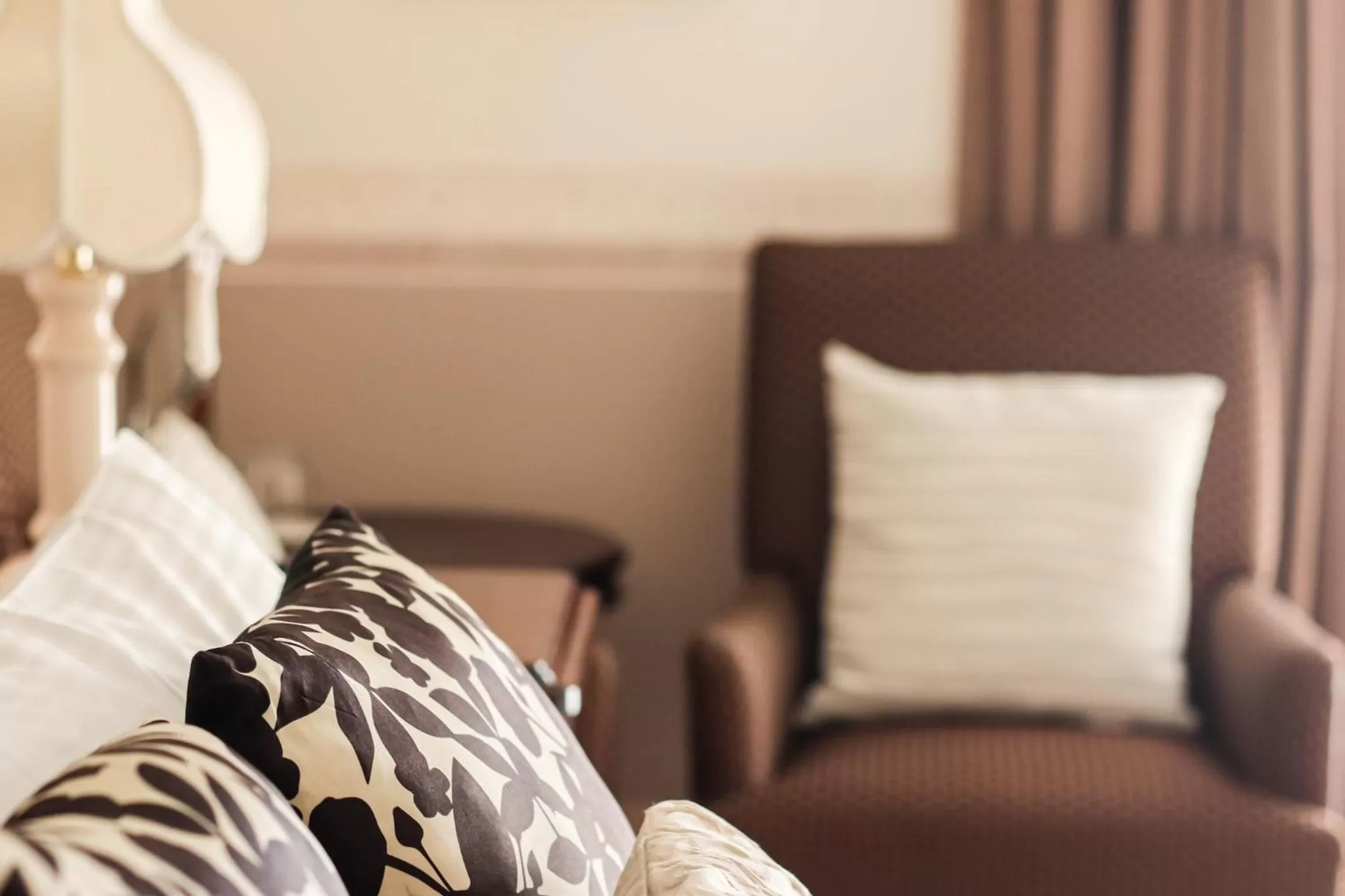 Bed in Plumes Boutique Bed & Breakfast