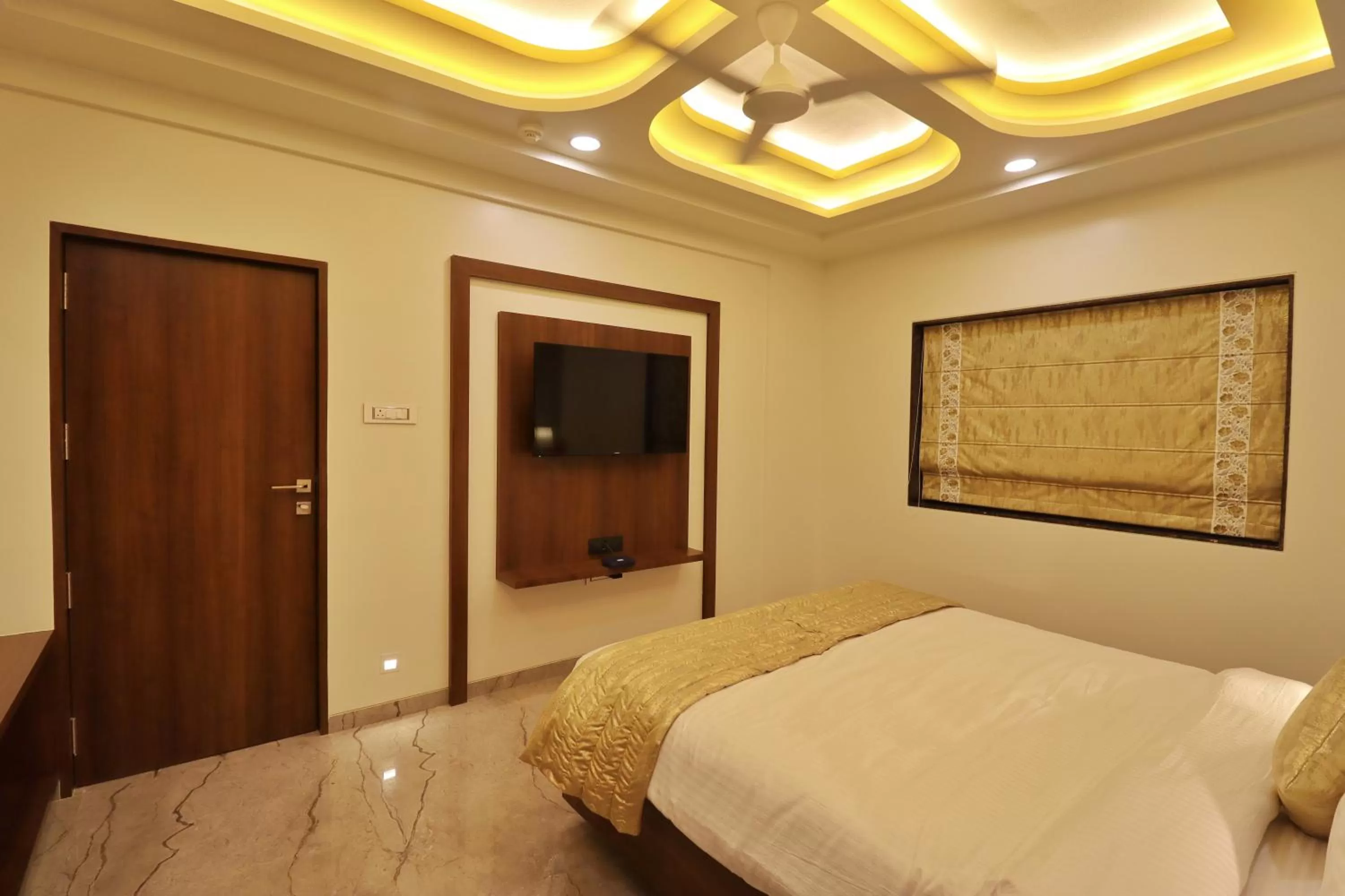 Bed in Four Petals Executive by LHMS