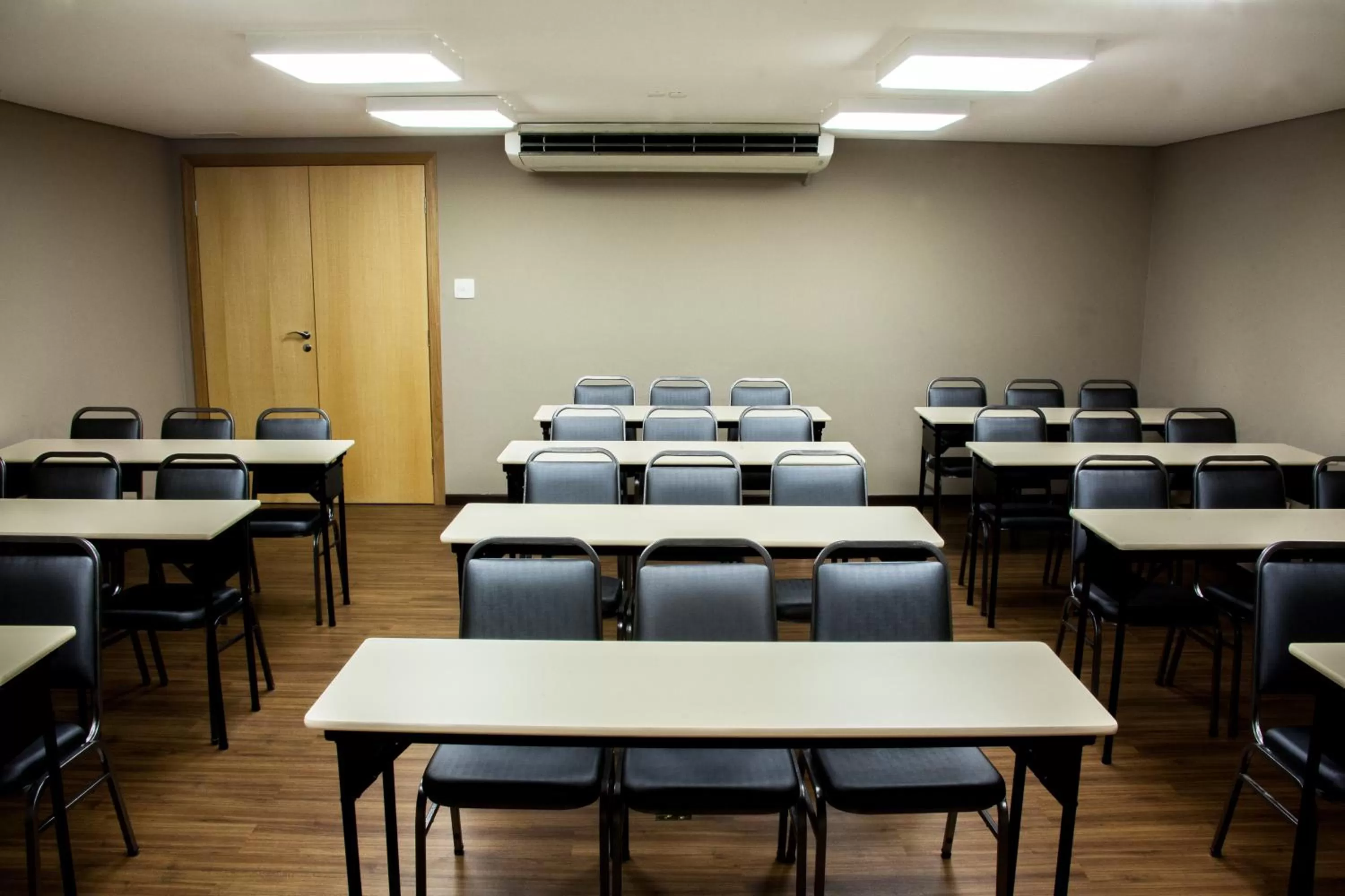 Business facilities in BH Raja Hotel