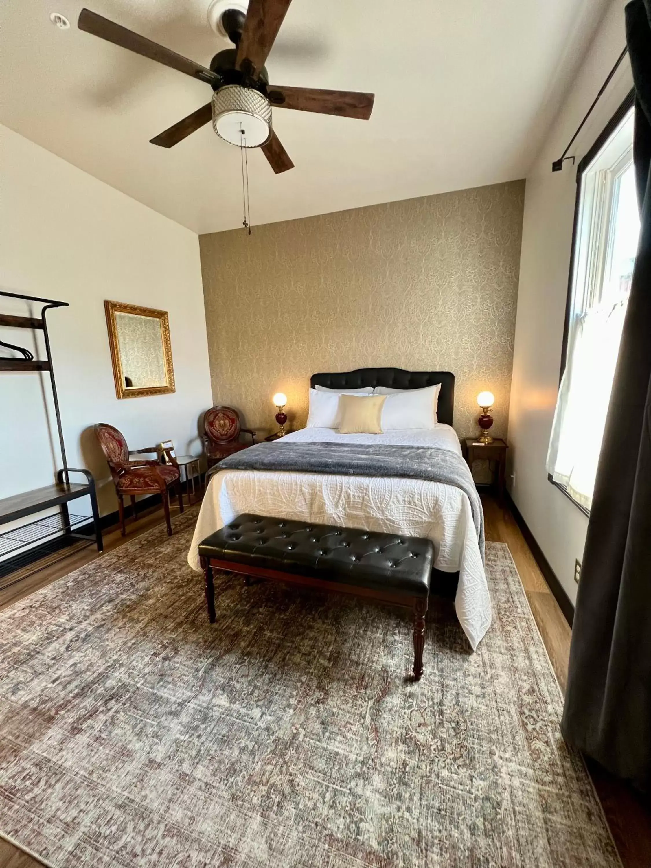 Queen Room 1 in Hotel Stevenson Queen Room 1 in Hotel Stevenson