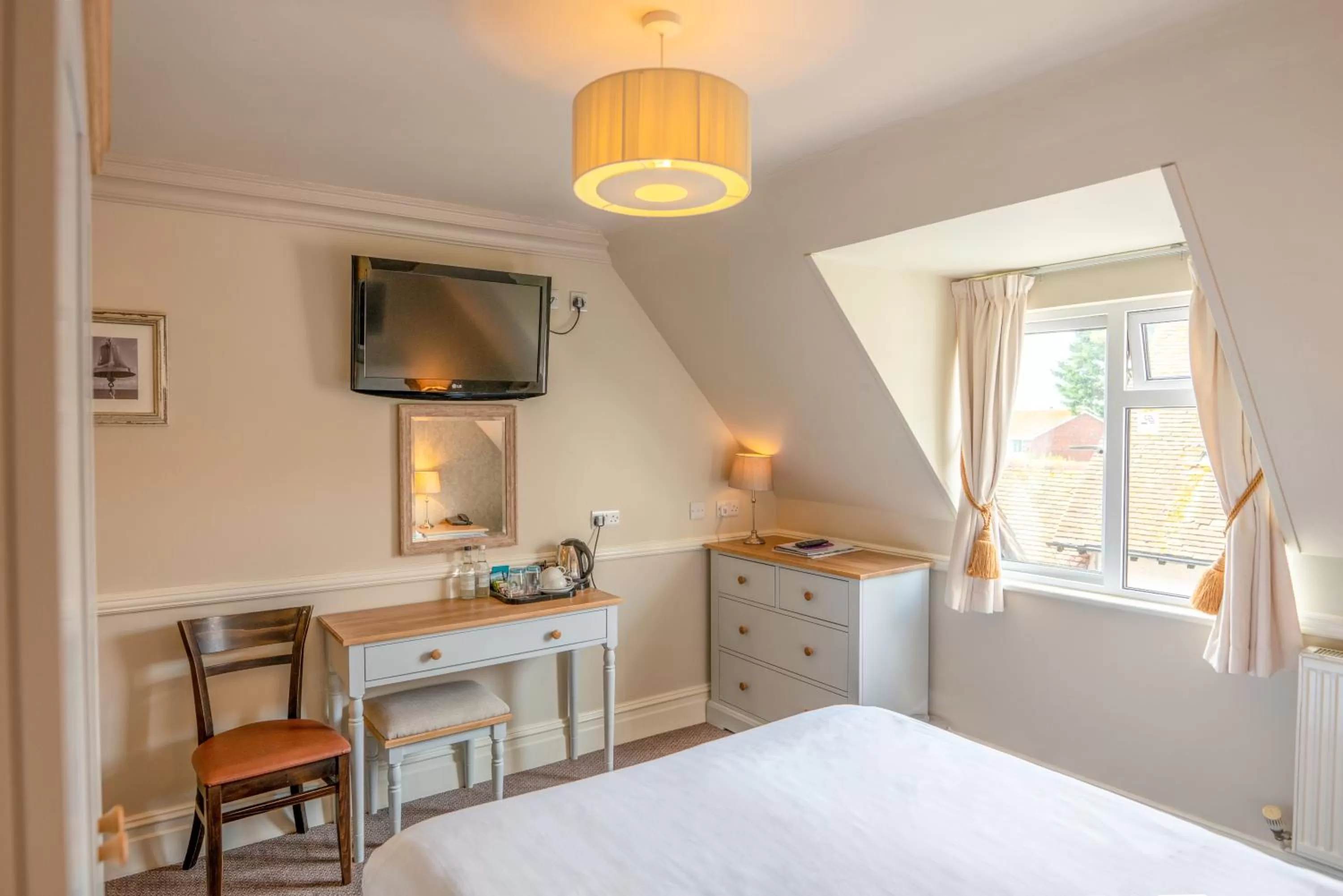 Bedroom, Bed in Botany Bay Hotel