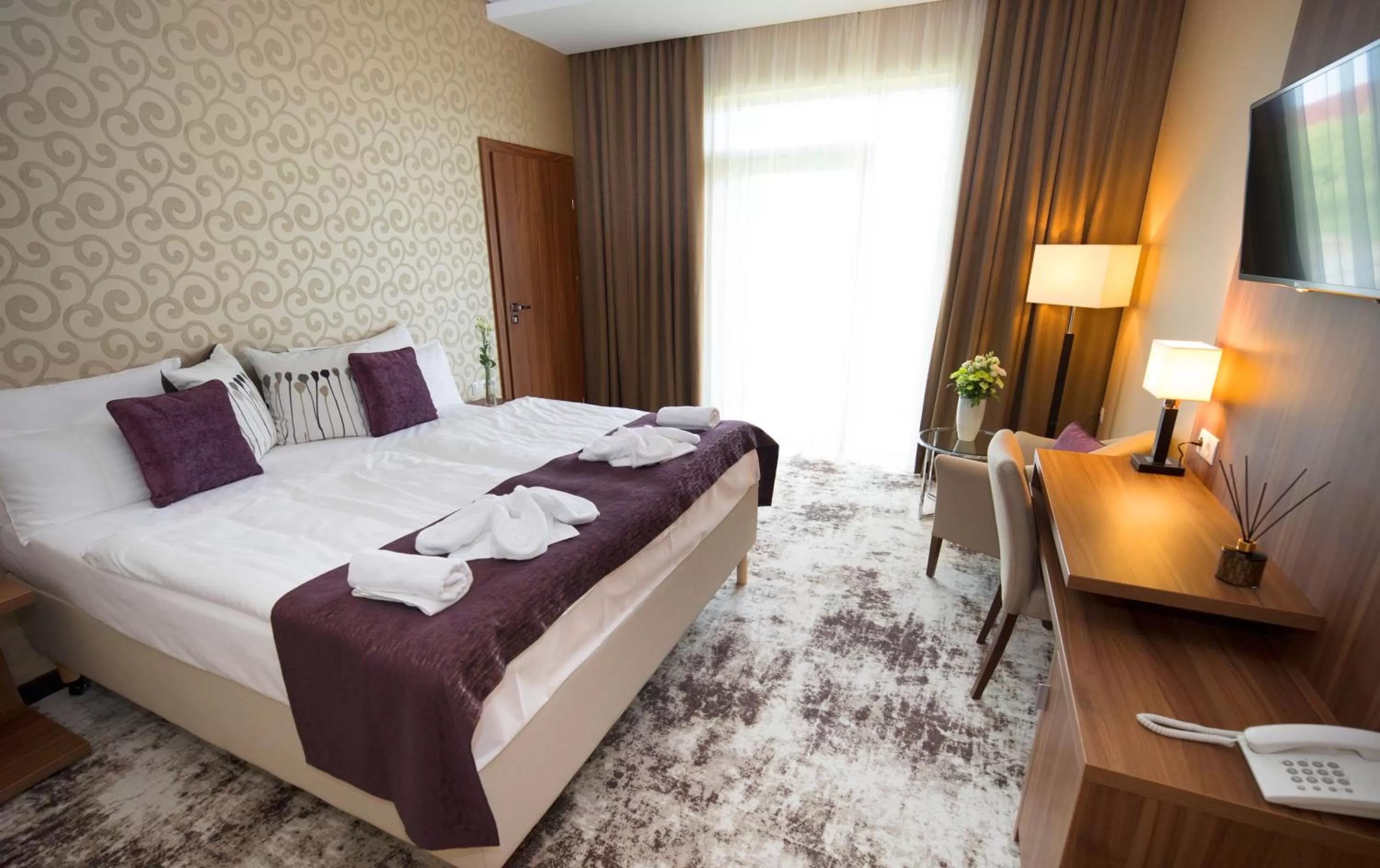 Bedroom, Bed in Outlet Hotel Polgár