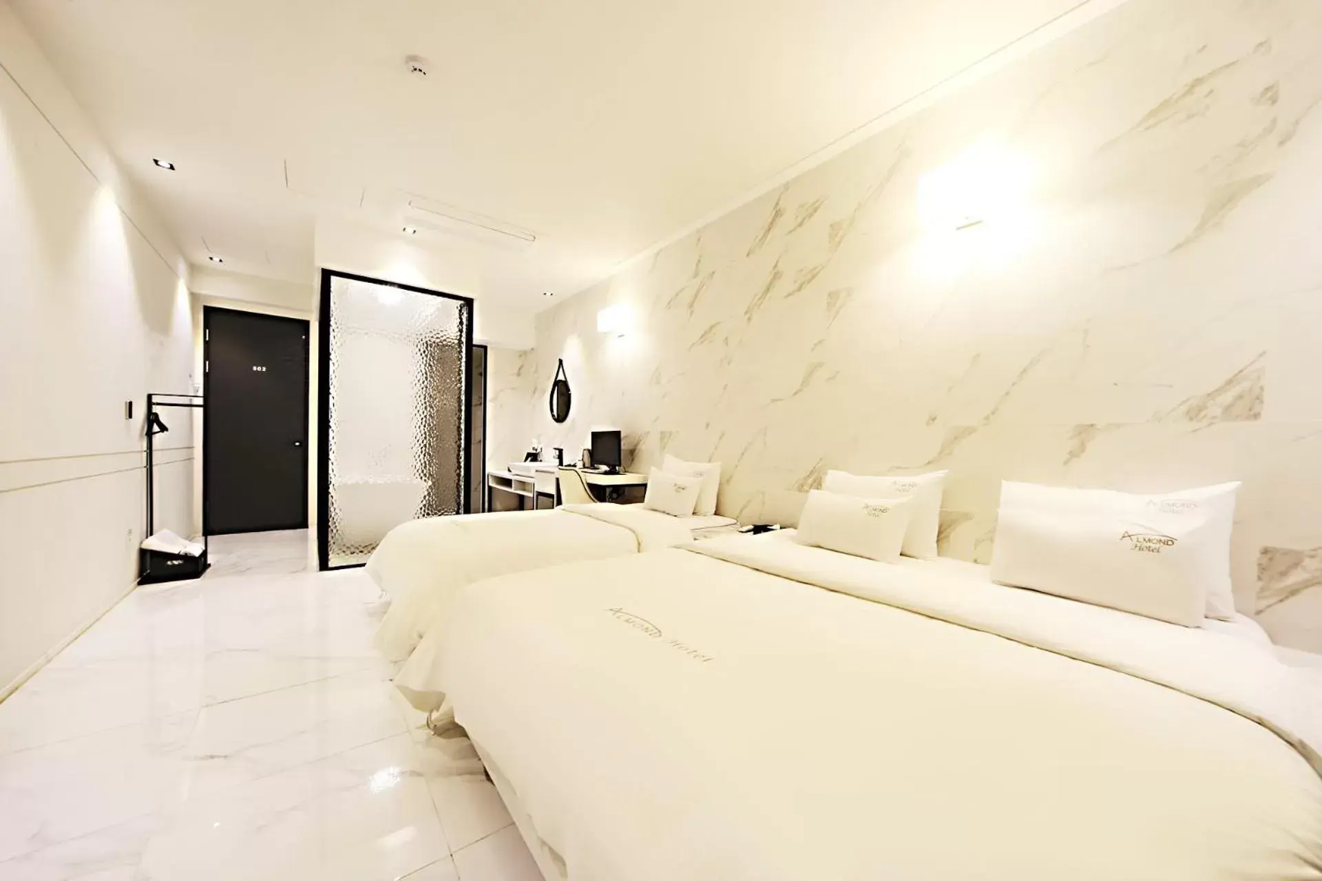 Deluxe Twin Room in Masan Almond Hotel Deluxe Twin Room in Masan Almond Hotel