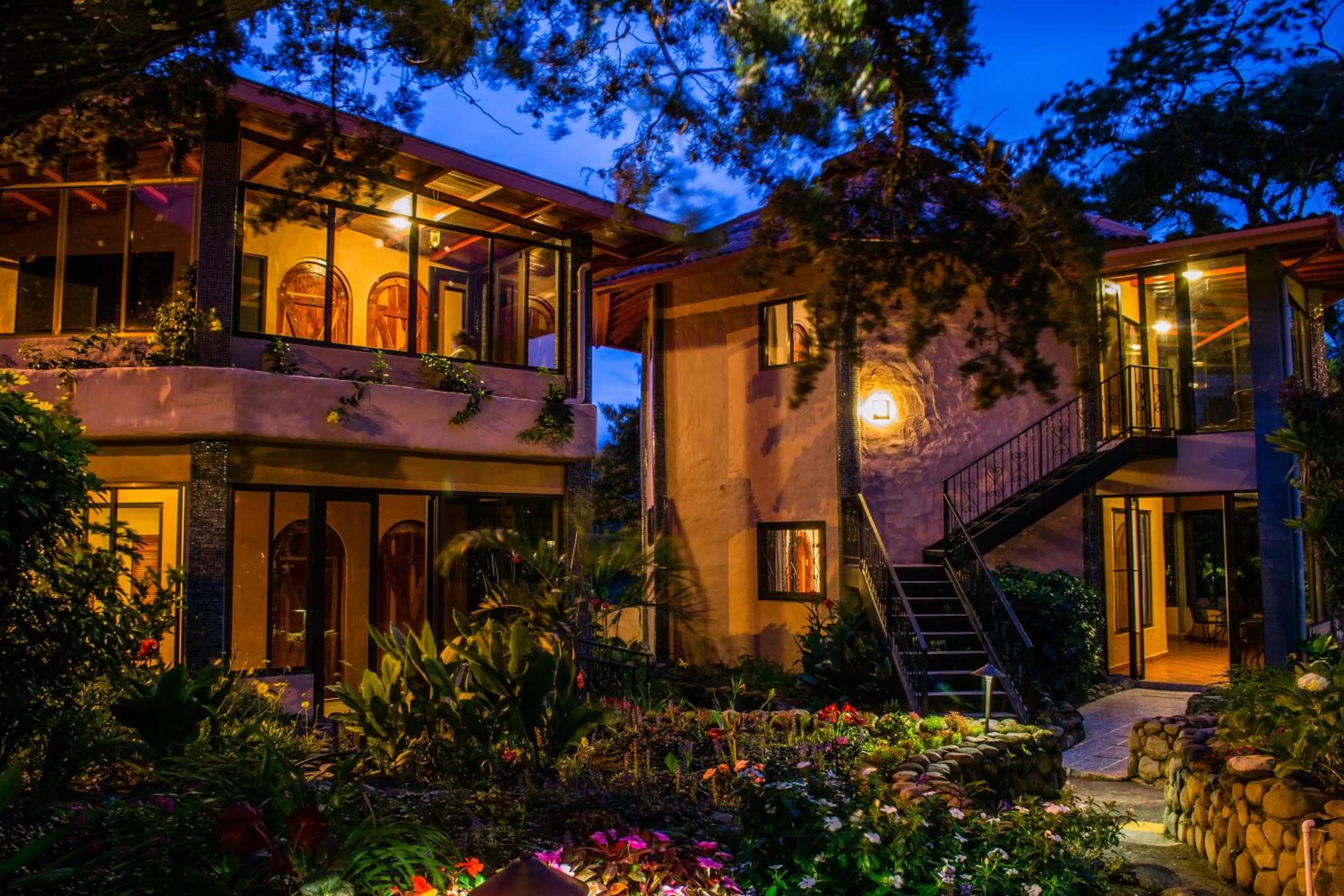 Facade/entrance in The Inn at Palo Alto