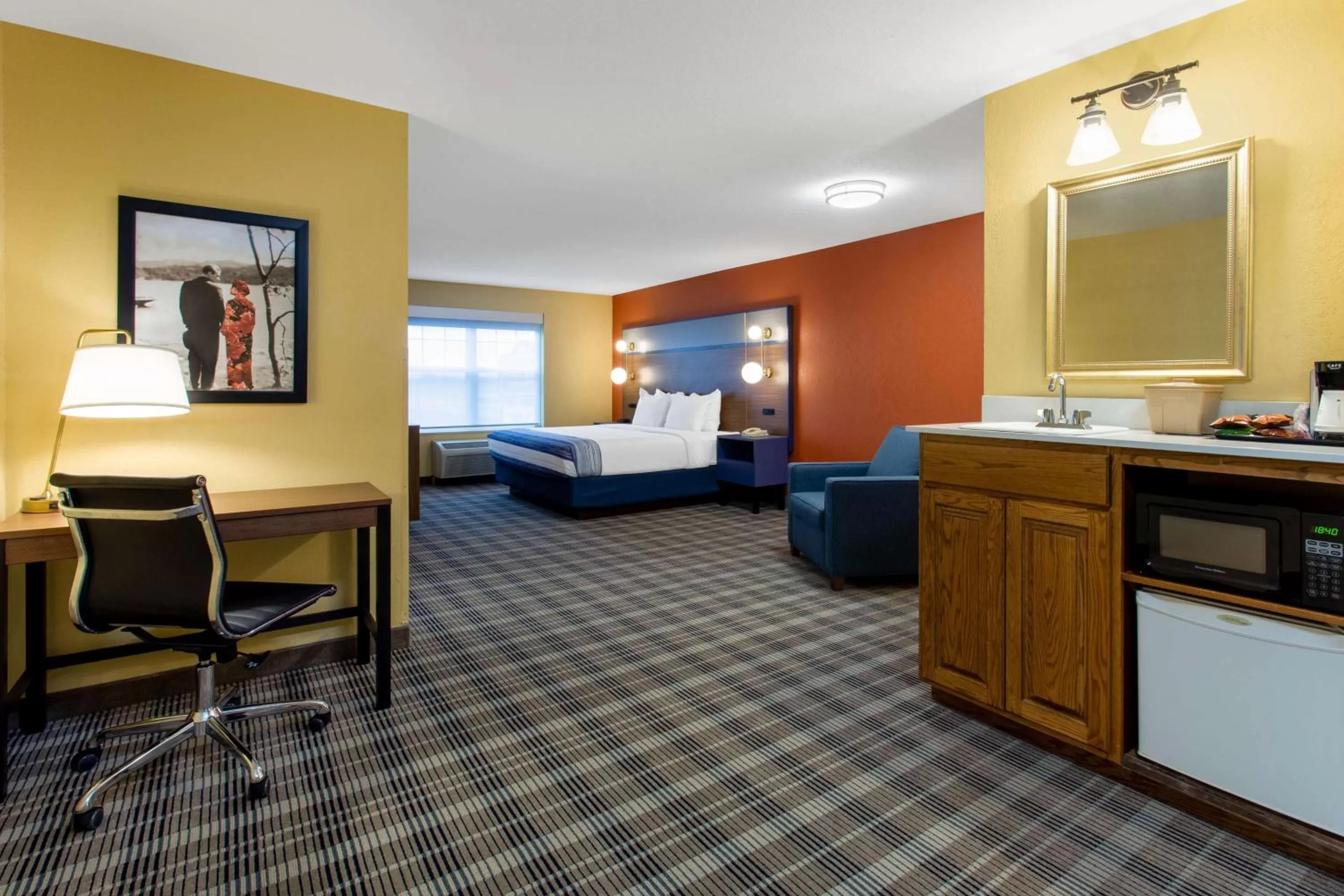 Photo of the whole room, Bed in AmericInn by Wyndham Fulton Clinton