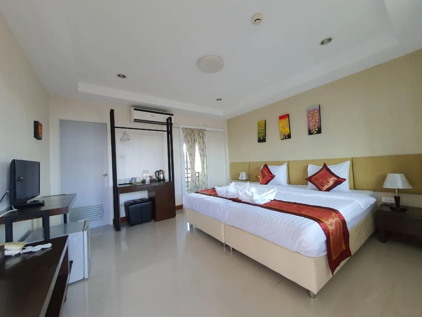 Photo of the whole room, Bed in Chiang Mai Waroros Boutique Hotel