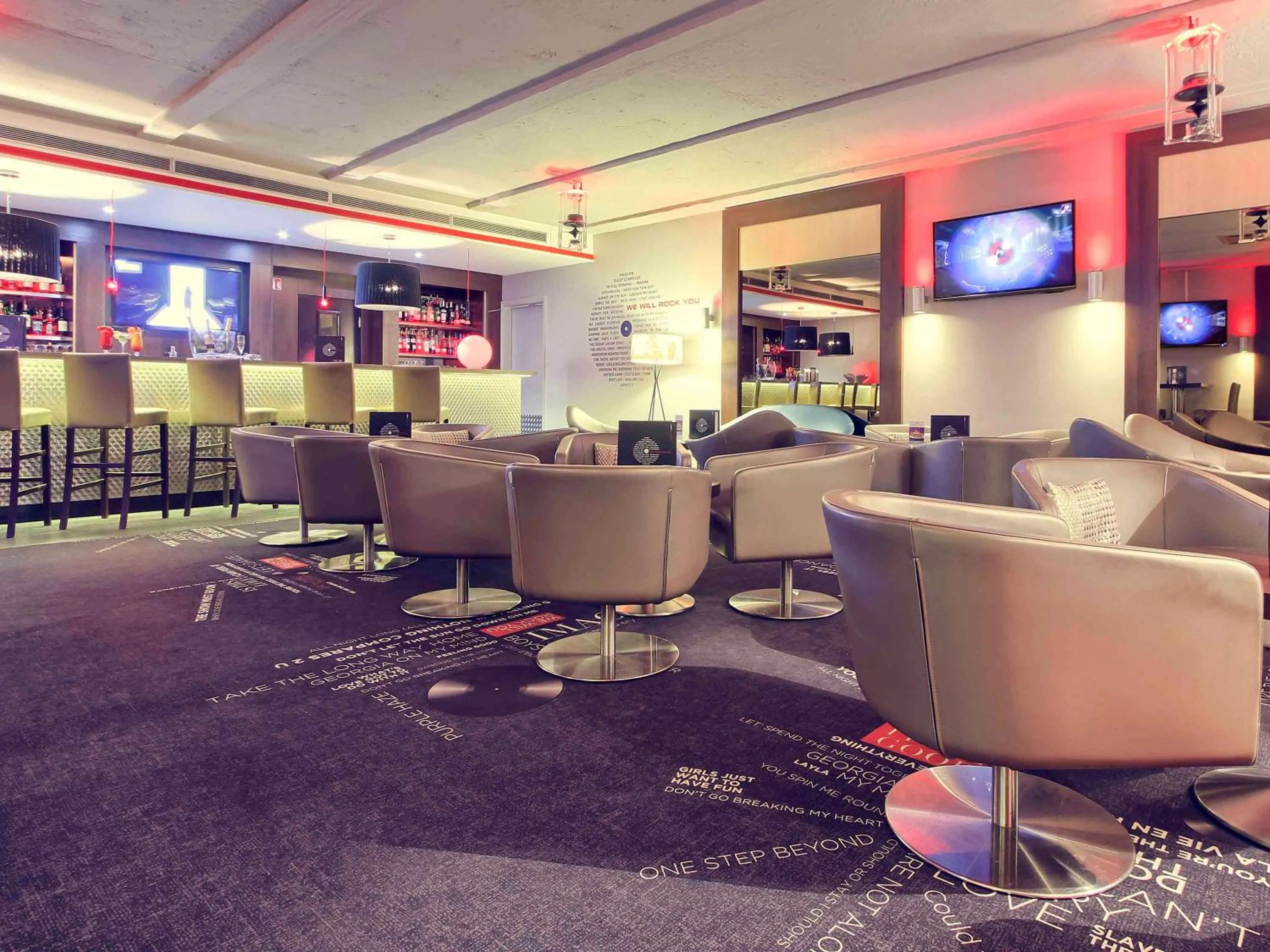 Lounge or bar in Mercure Paris Velizy