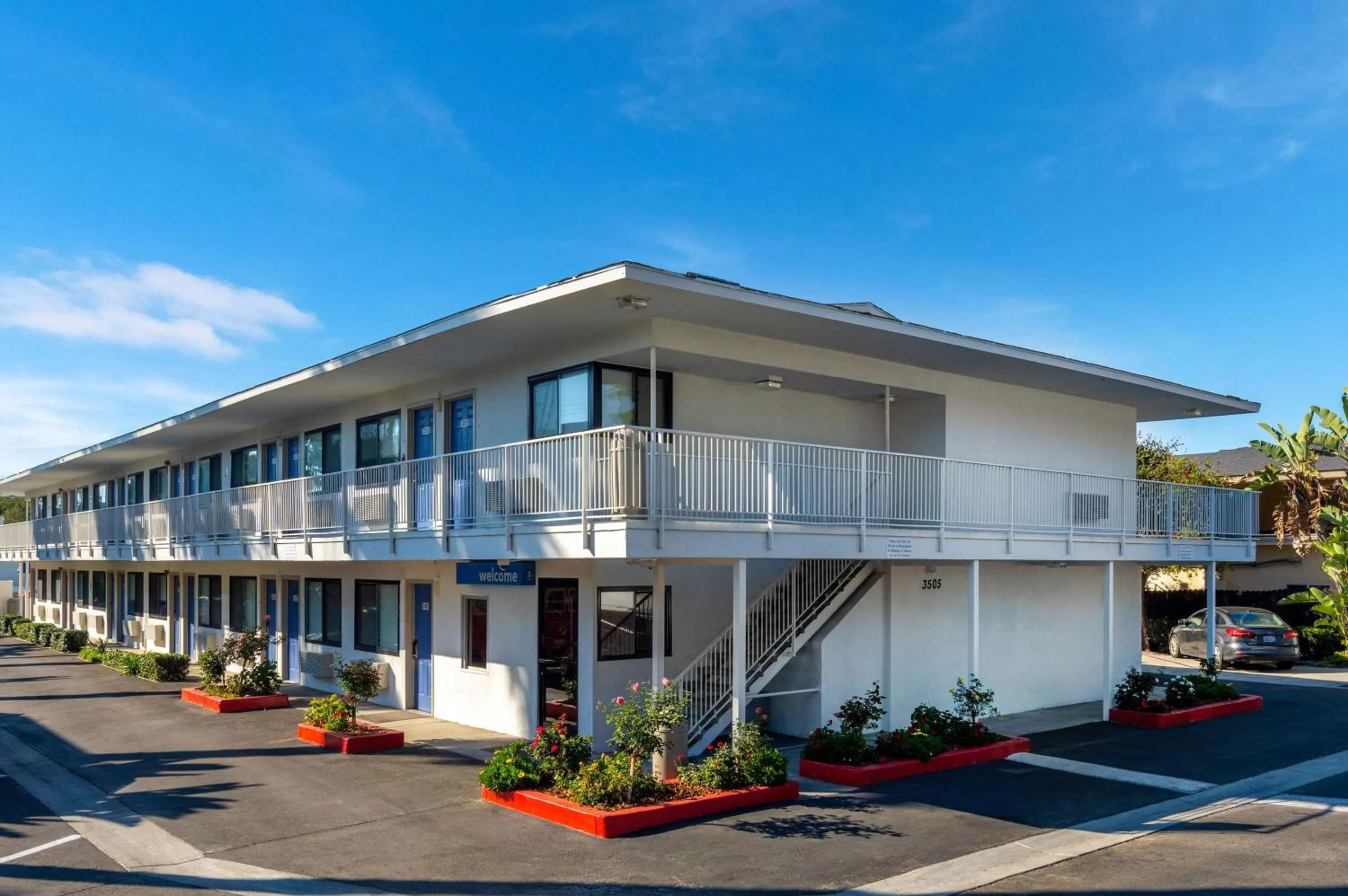 Property building in Motel 6-Santa Barbara, CA - State Street