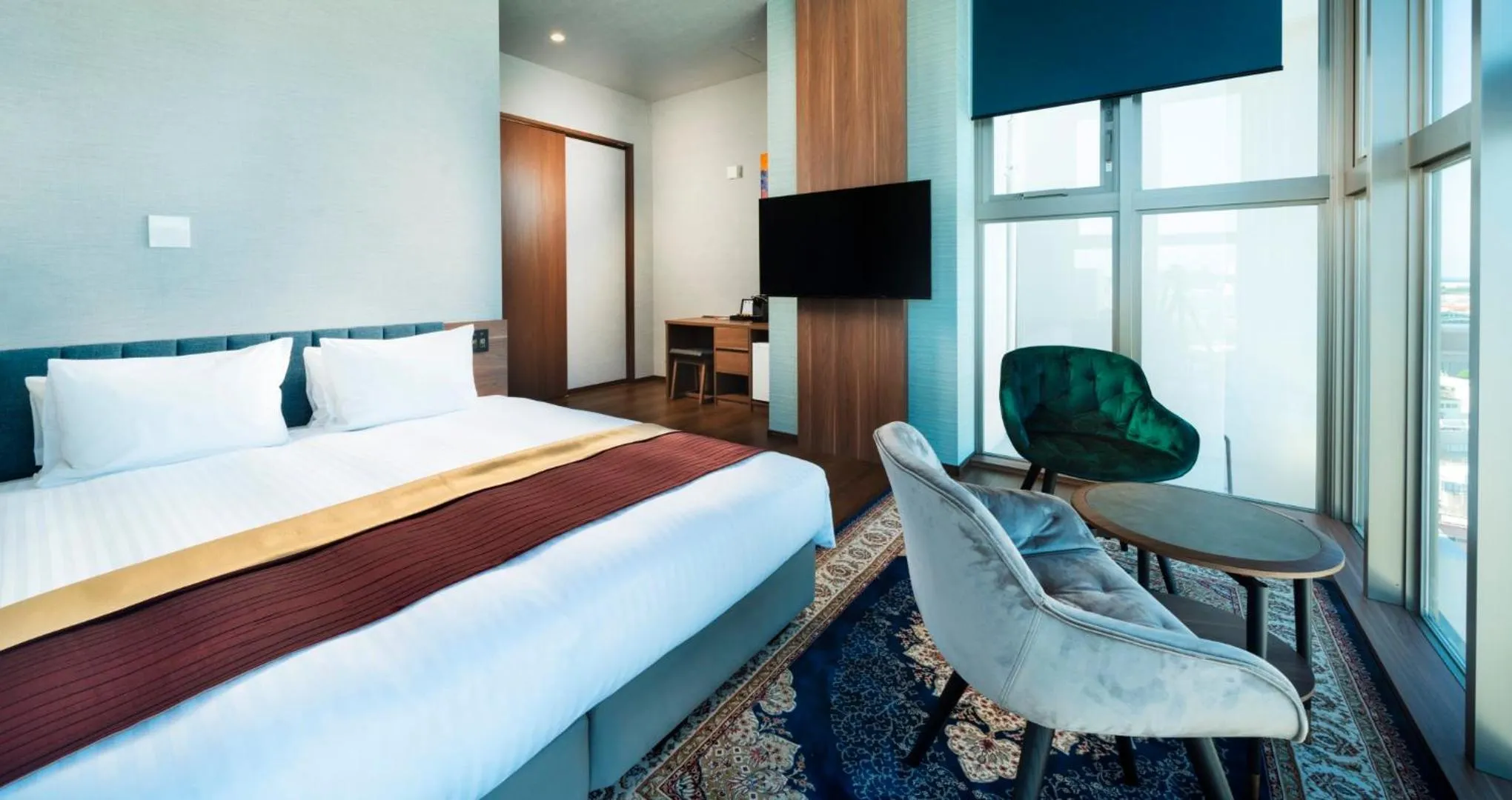 Photo of the whole room, Bed in HOTEL SANSUI NAHA Ryukyu Onsen Naminoue-No-Yu