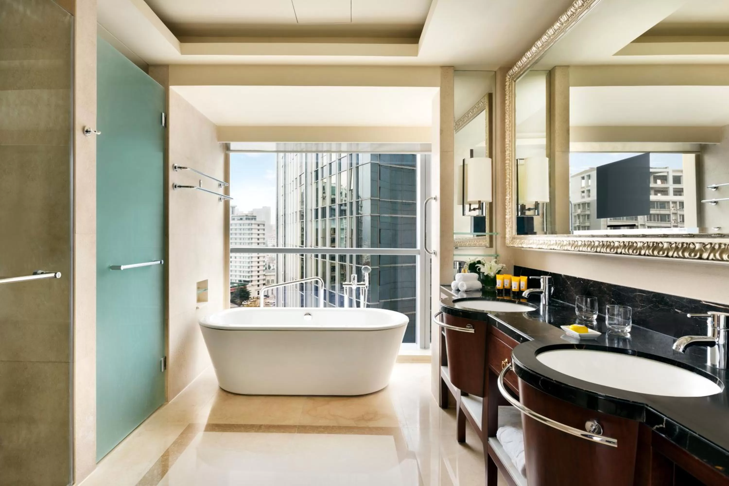 Hot Tub in Shangri-La Qingdao