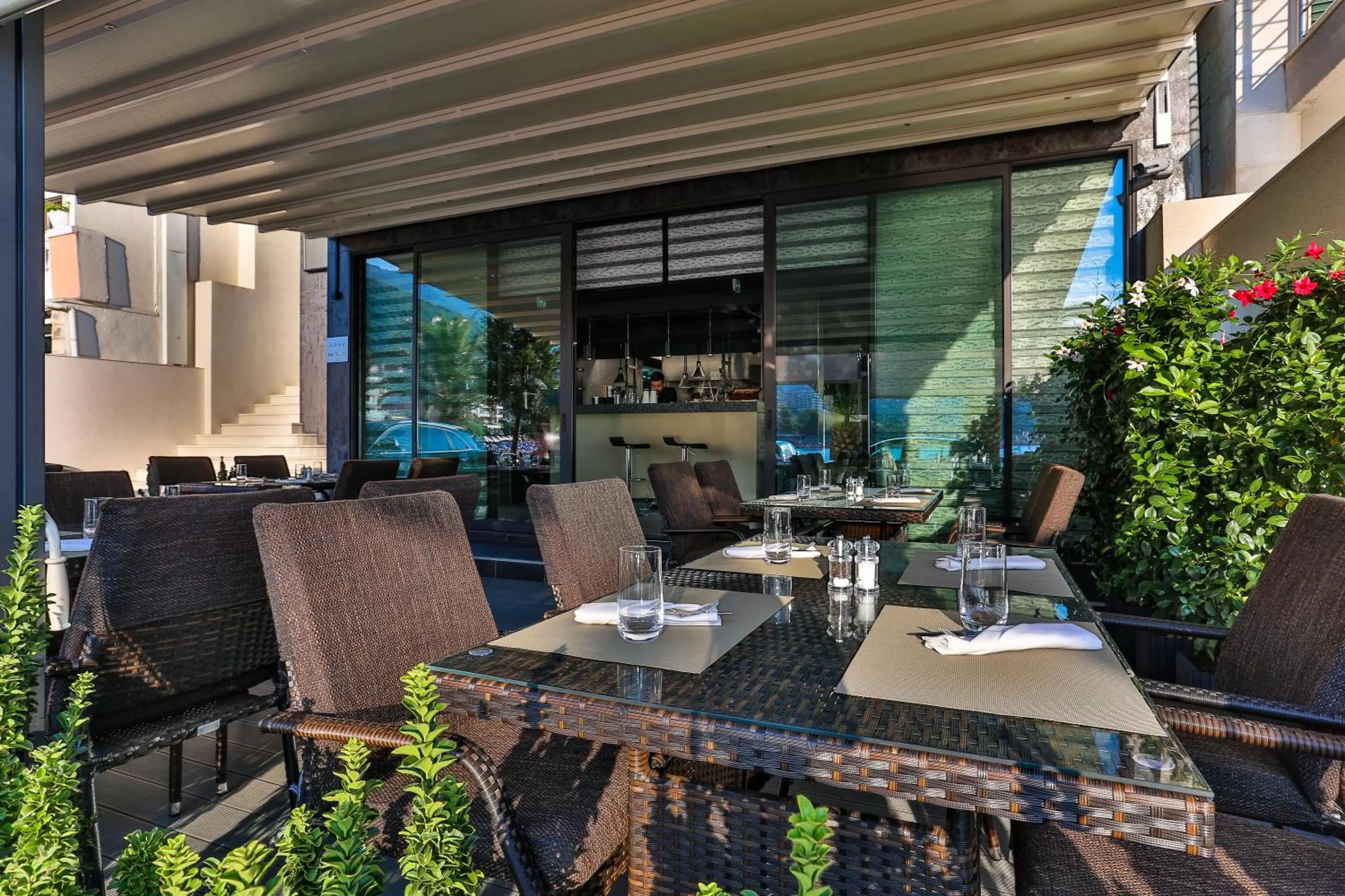 Restaurant/places to eat in Hotel Zeta