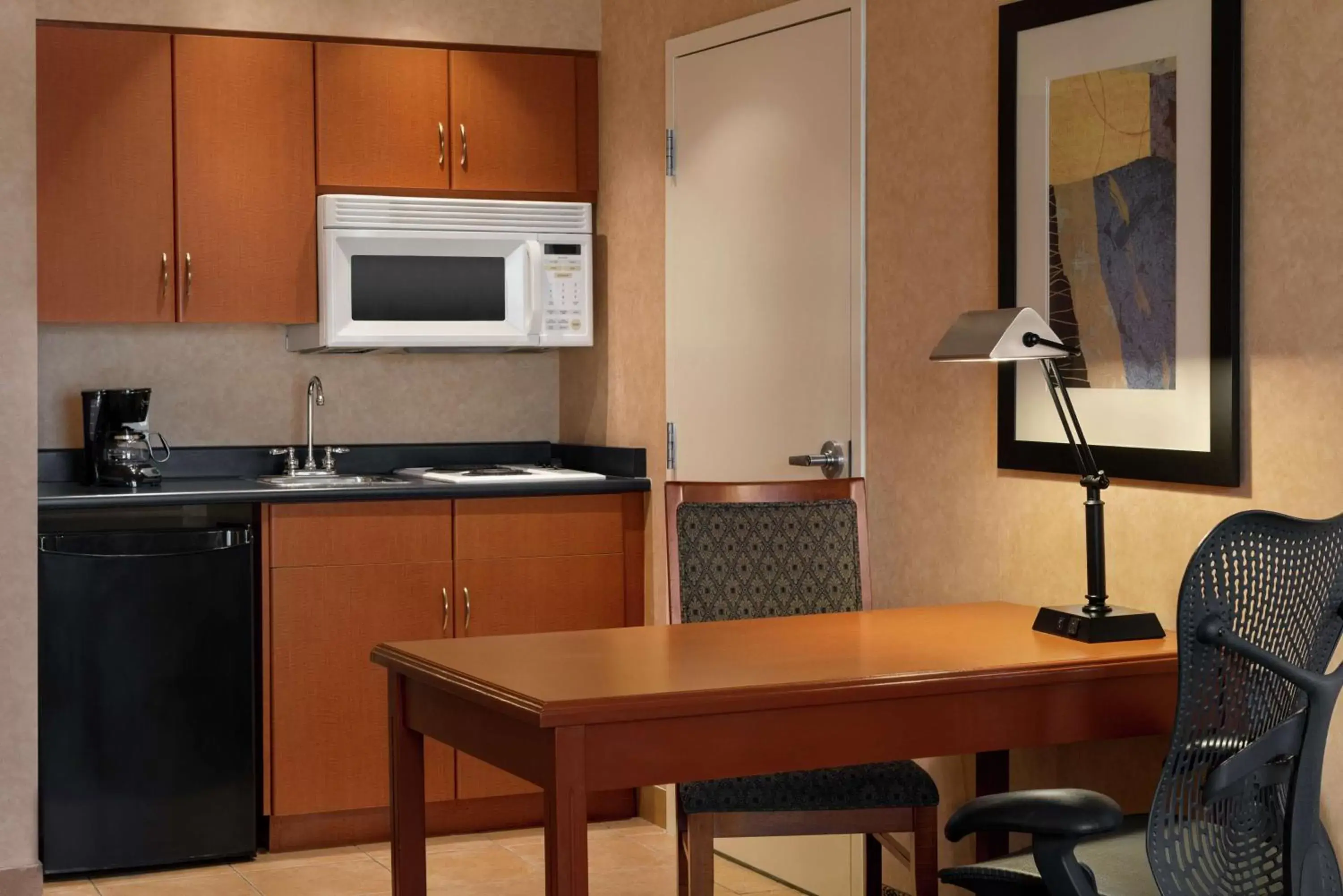 One-Bedroom King Suite with Kitchen - Non-Smoking in Hampton Inn & Suites by Hilton Langley-Surrey One-Bedroom King Suite with Kitchen - Non-Smoking in Hampton Inn & Suites by Hilton Langley-Surrey