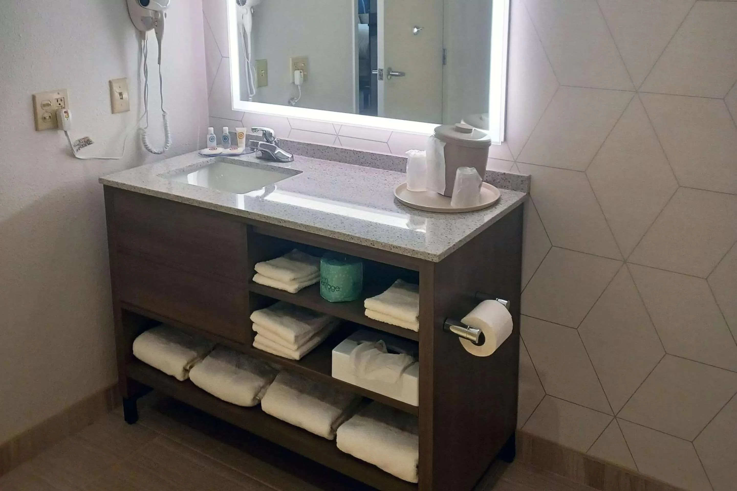 Bathroom in Comfort Inn Edinburgh - Columbus