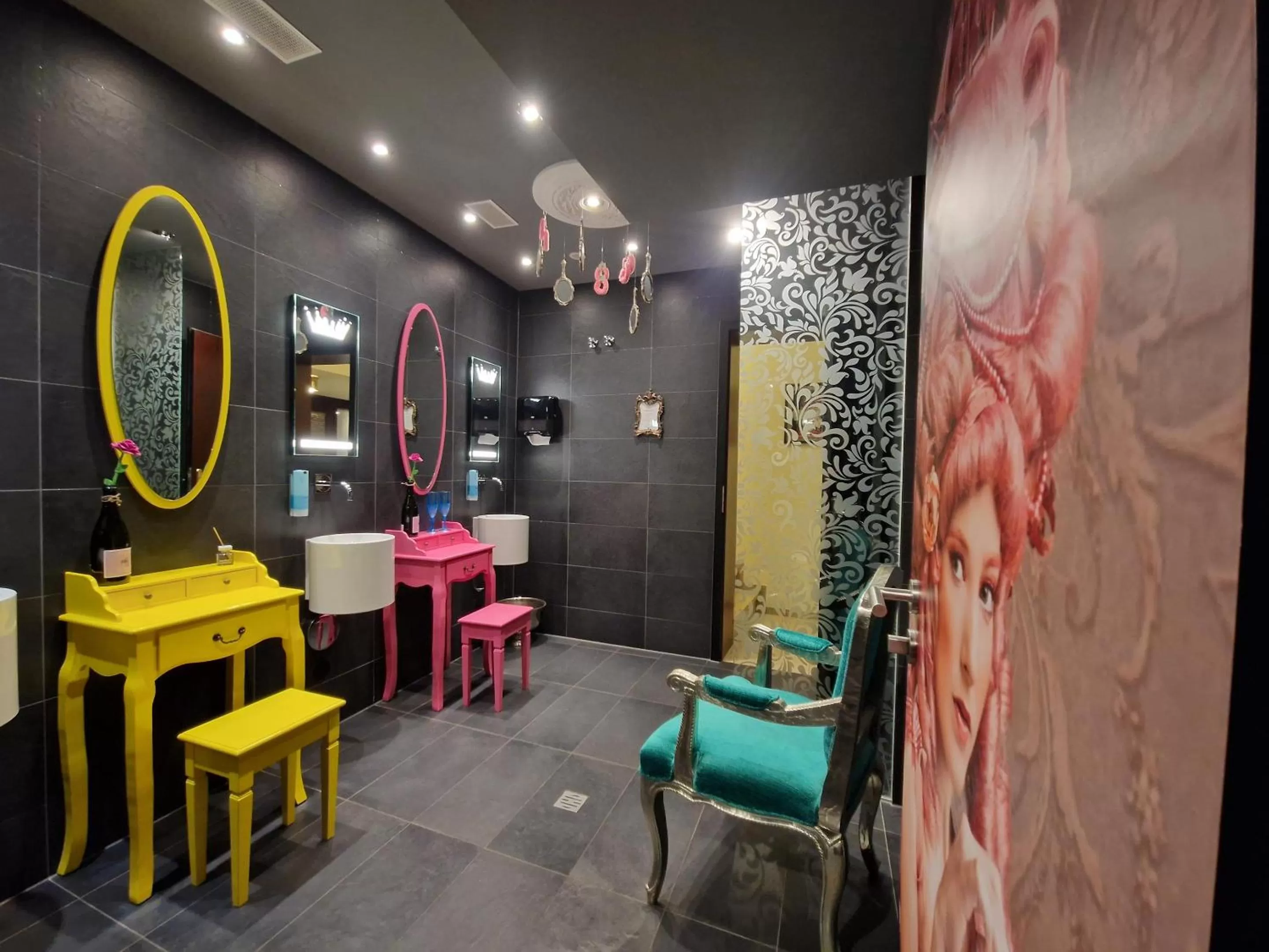 Decorative detail, Restaurant/Places to Eat in Laurentius Boutique-Hotel & Restaurant