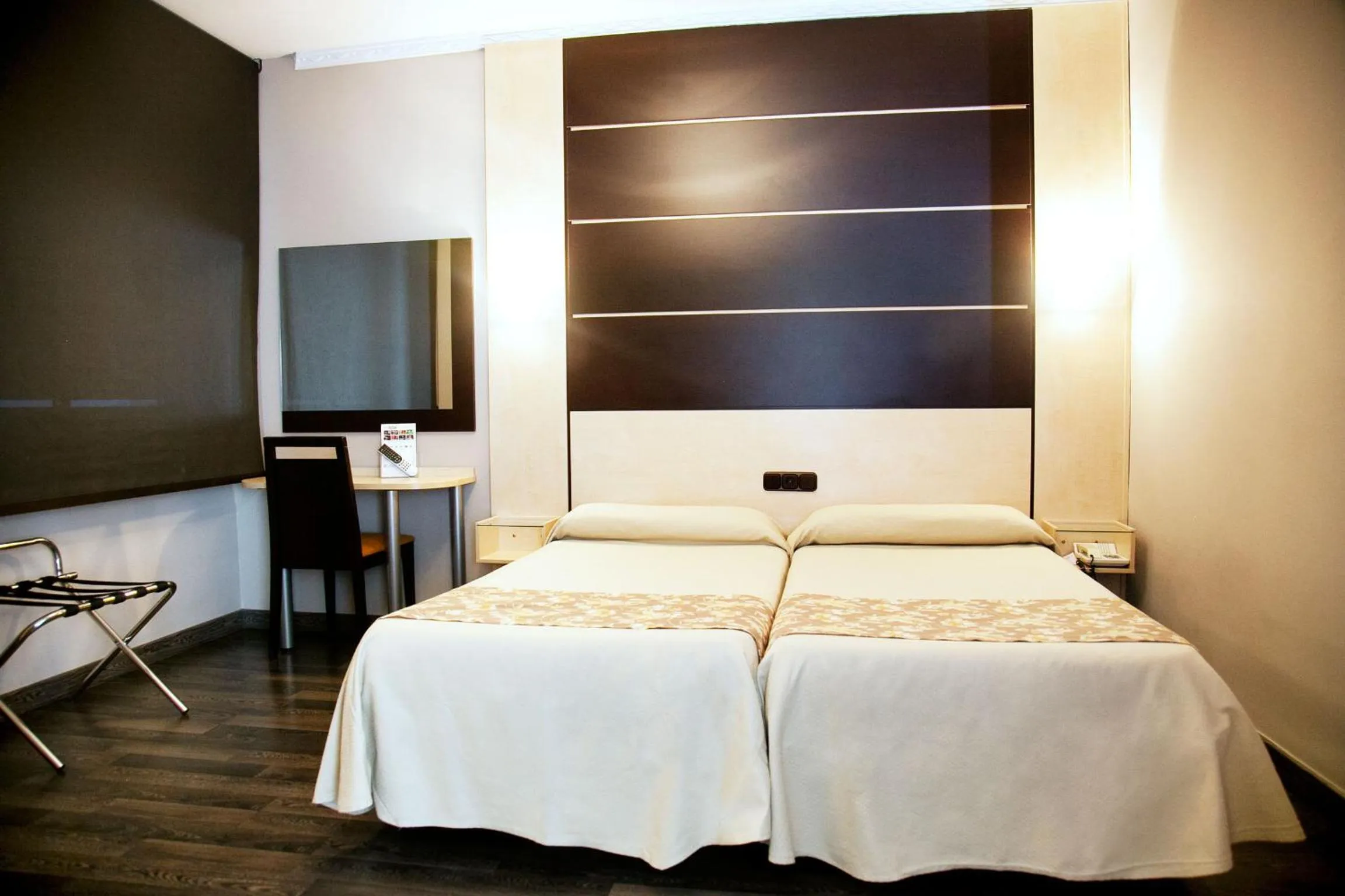 Photo of the whole room, Bed in Hotel Universal by Maxi Hoteles