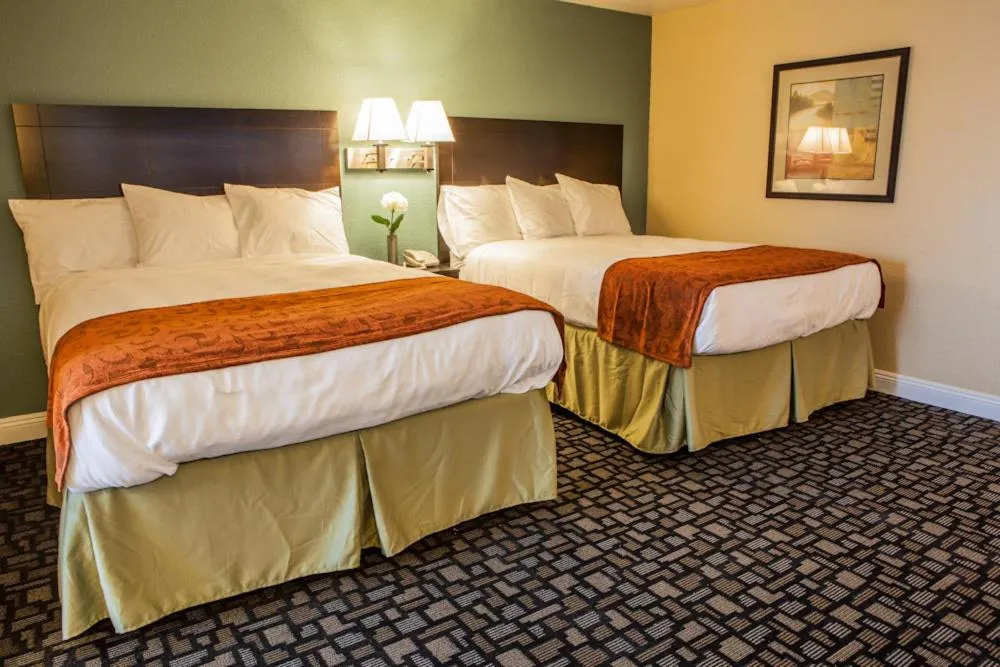 Photo of the whole room, Bed in Marinwood Inn & Suites