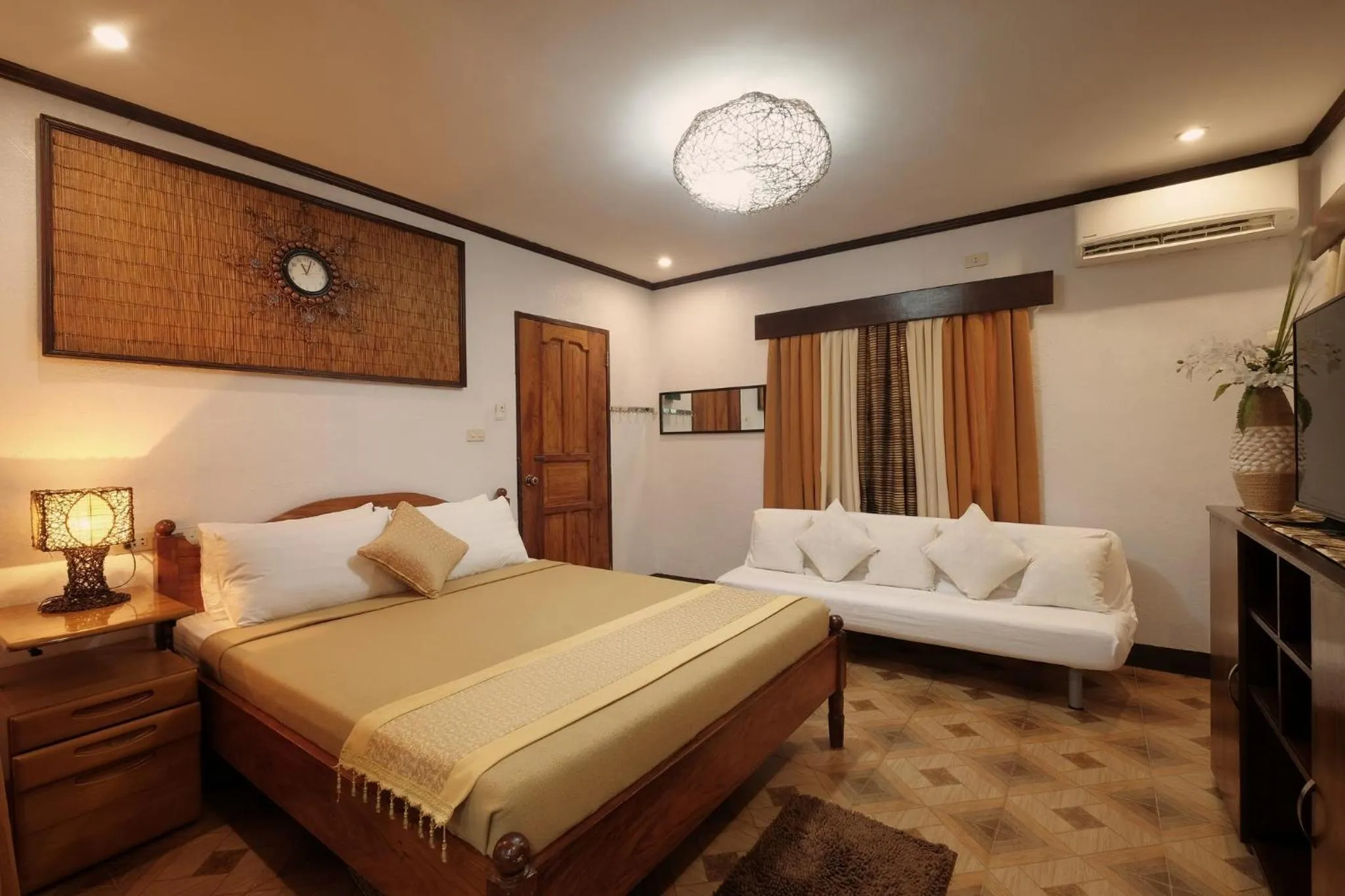 Bed in Villa Khadine Grand Vista Resort