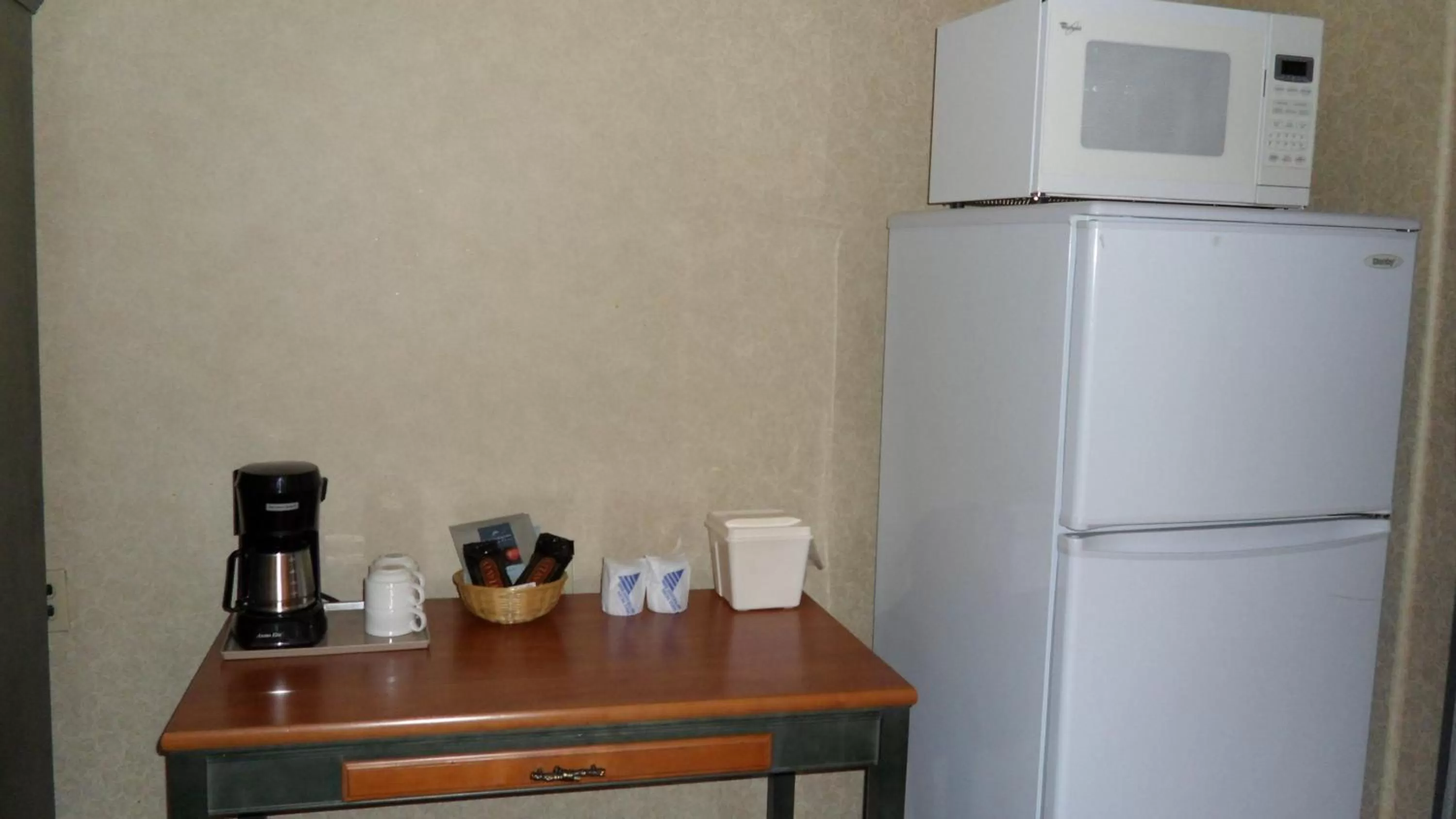 Coffee/tea facilities in Lakeview Inns & Suites - Hinton