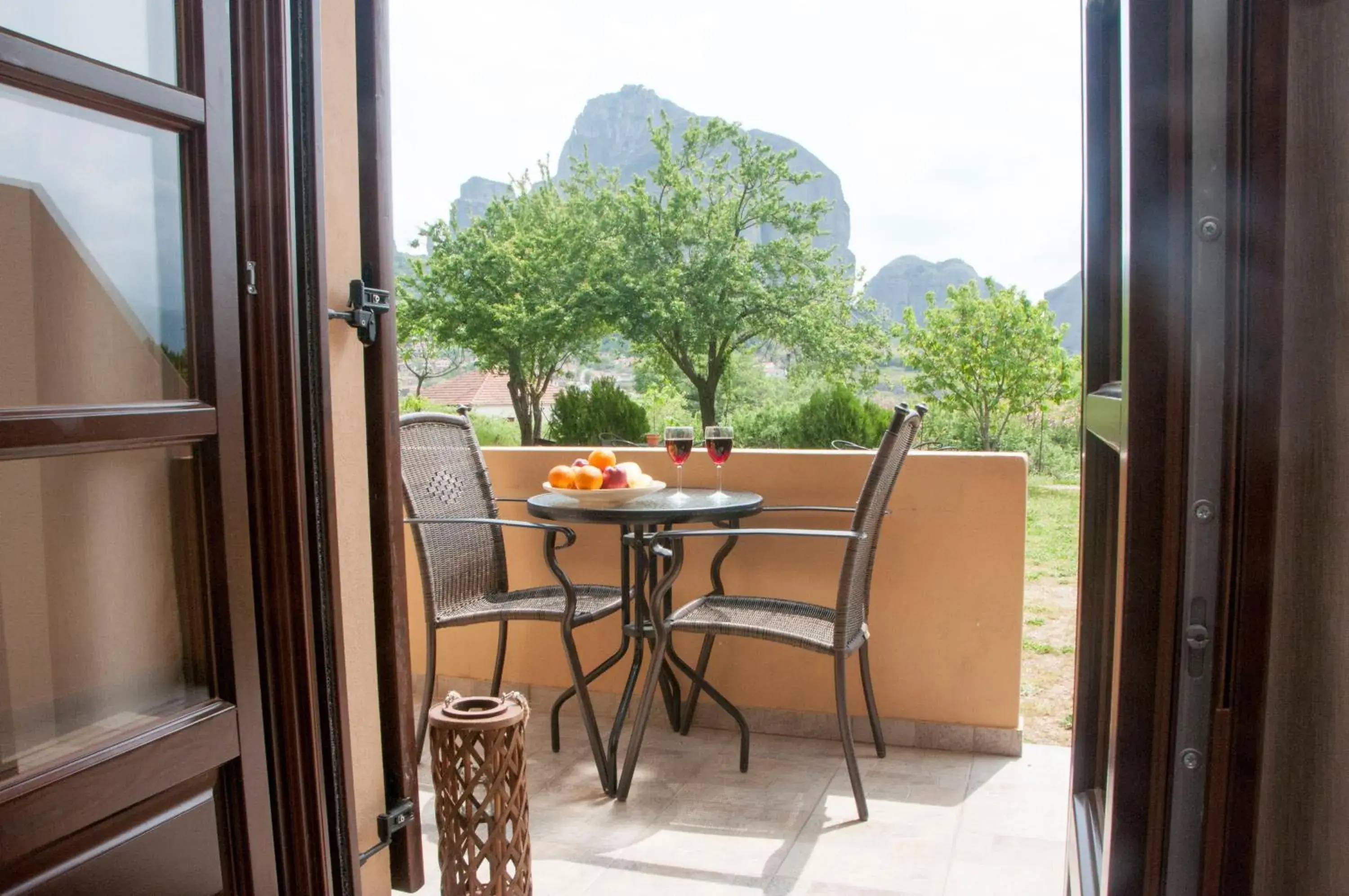Double Room Ground Floor with Garden & Meteora View in Hotel Doupiani House Double Room Ground Floor with Garden & Meteora View in Hotel Doupiani House